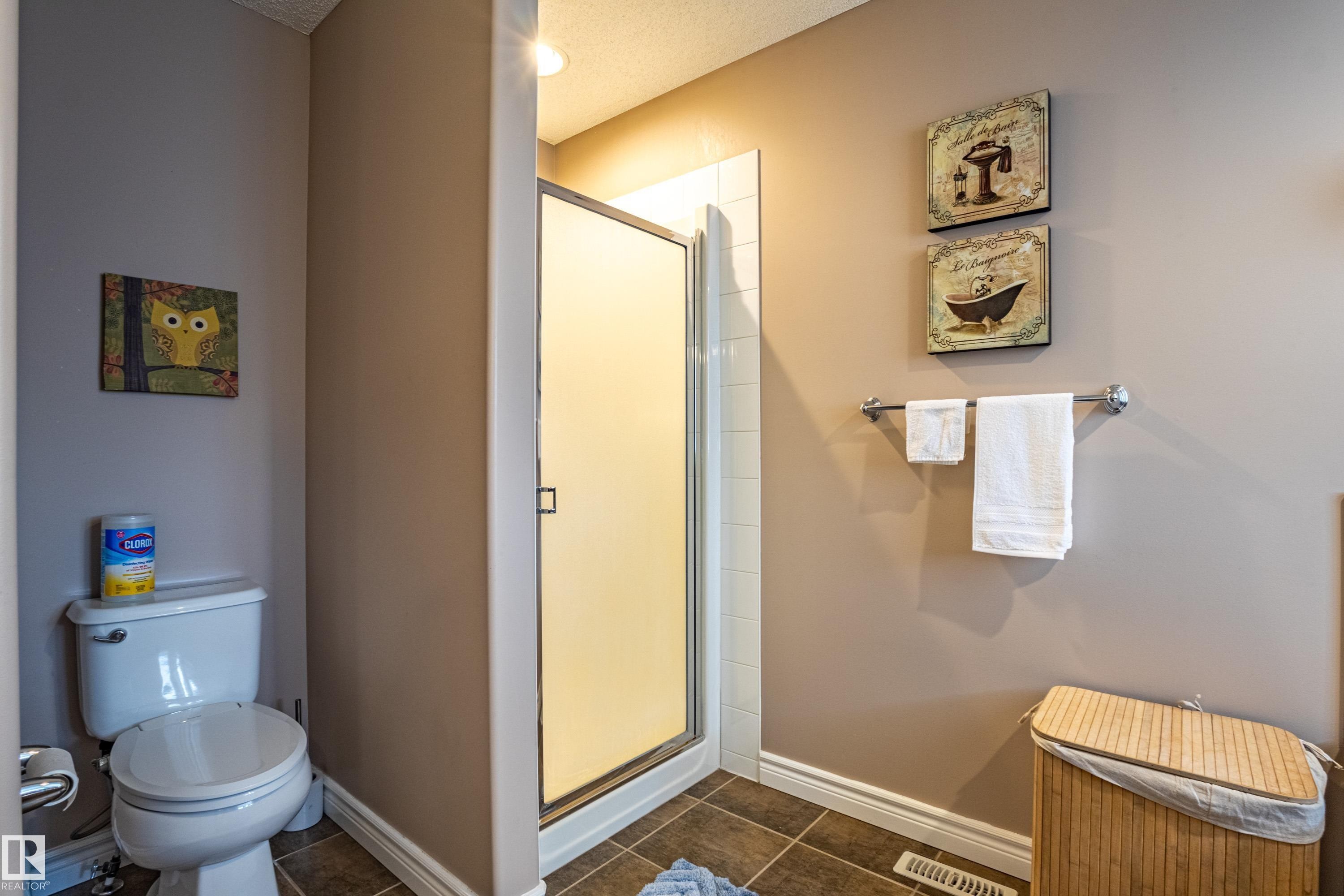 2721 Miles Place, Edmonton, AB - Indoor Photo Showing Bathroom