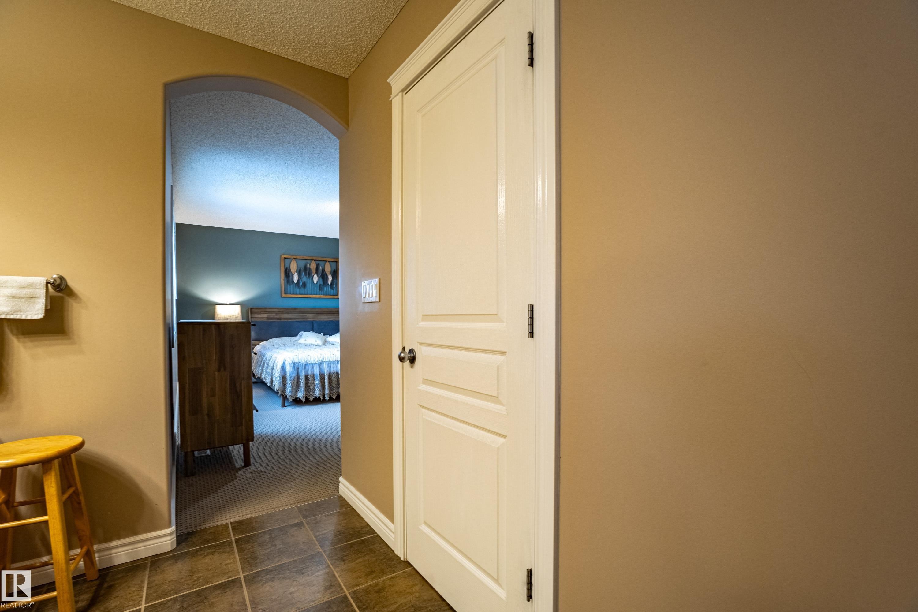 2721 Miles Place, Edmonton, AB - Indoor Photo Showing Other Room