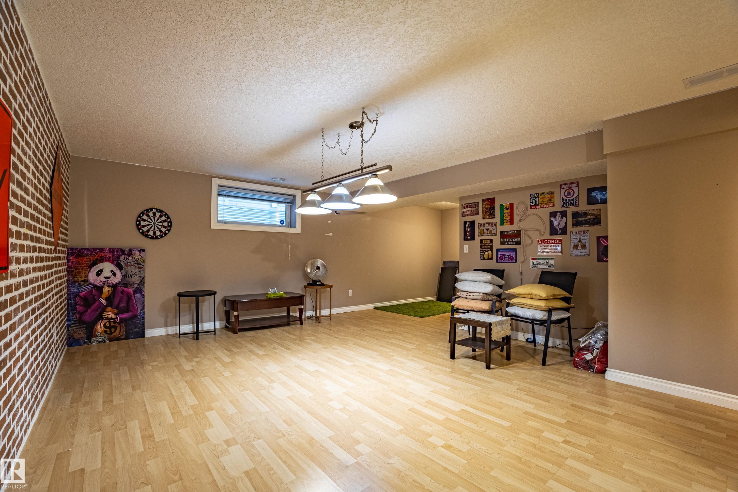 2721 Miles Place, Edmonton, AB - Indoor Photo Showing Other Room