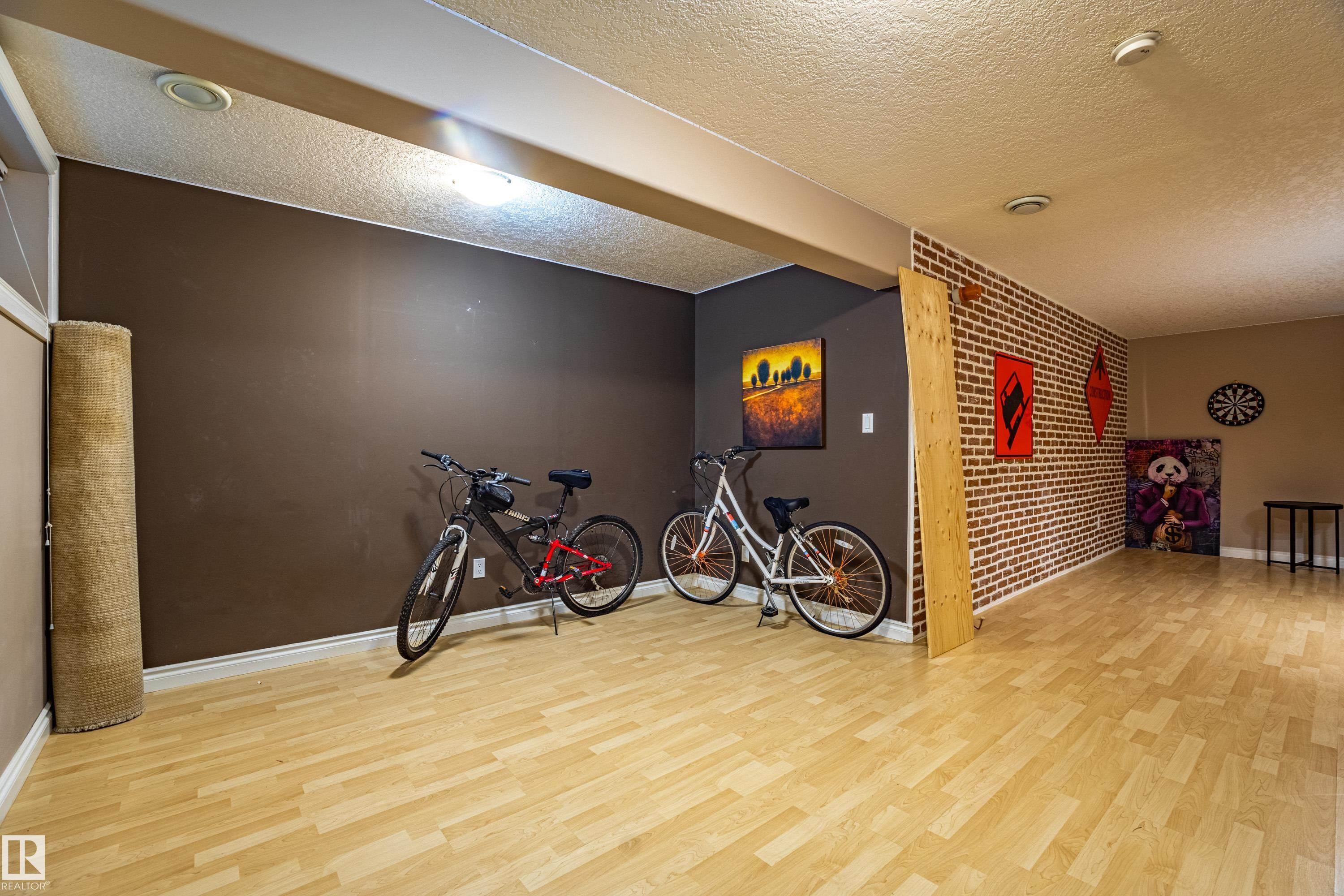 2721 Miles Place, Edmonton, AB - Indoor Photo Showing Other Room