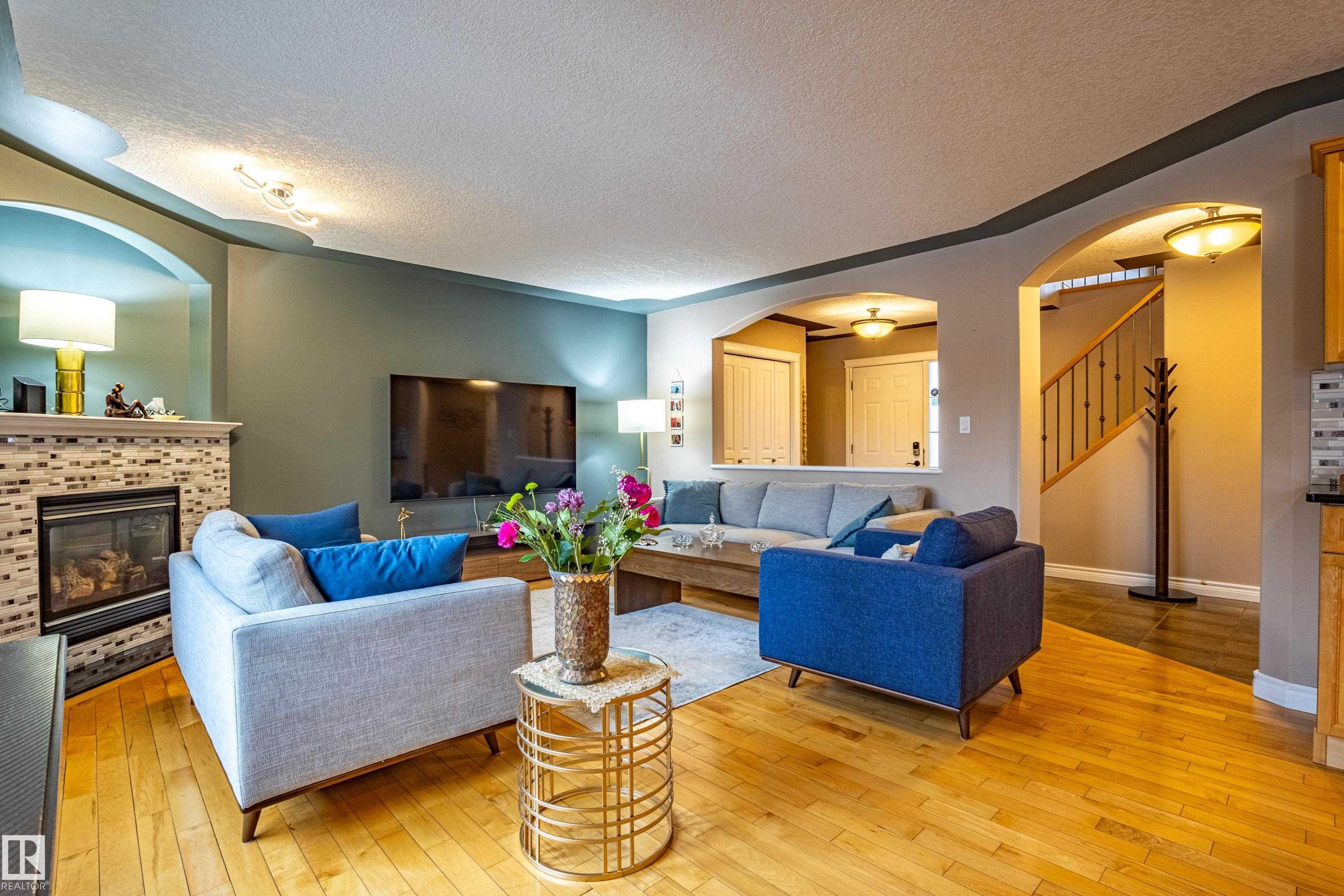 2721 Miles Place, Edmonton, AB - Indoor Photo Showing Living Room With Fireplace