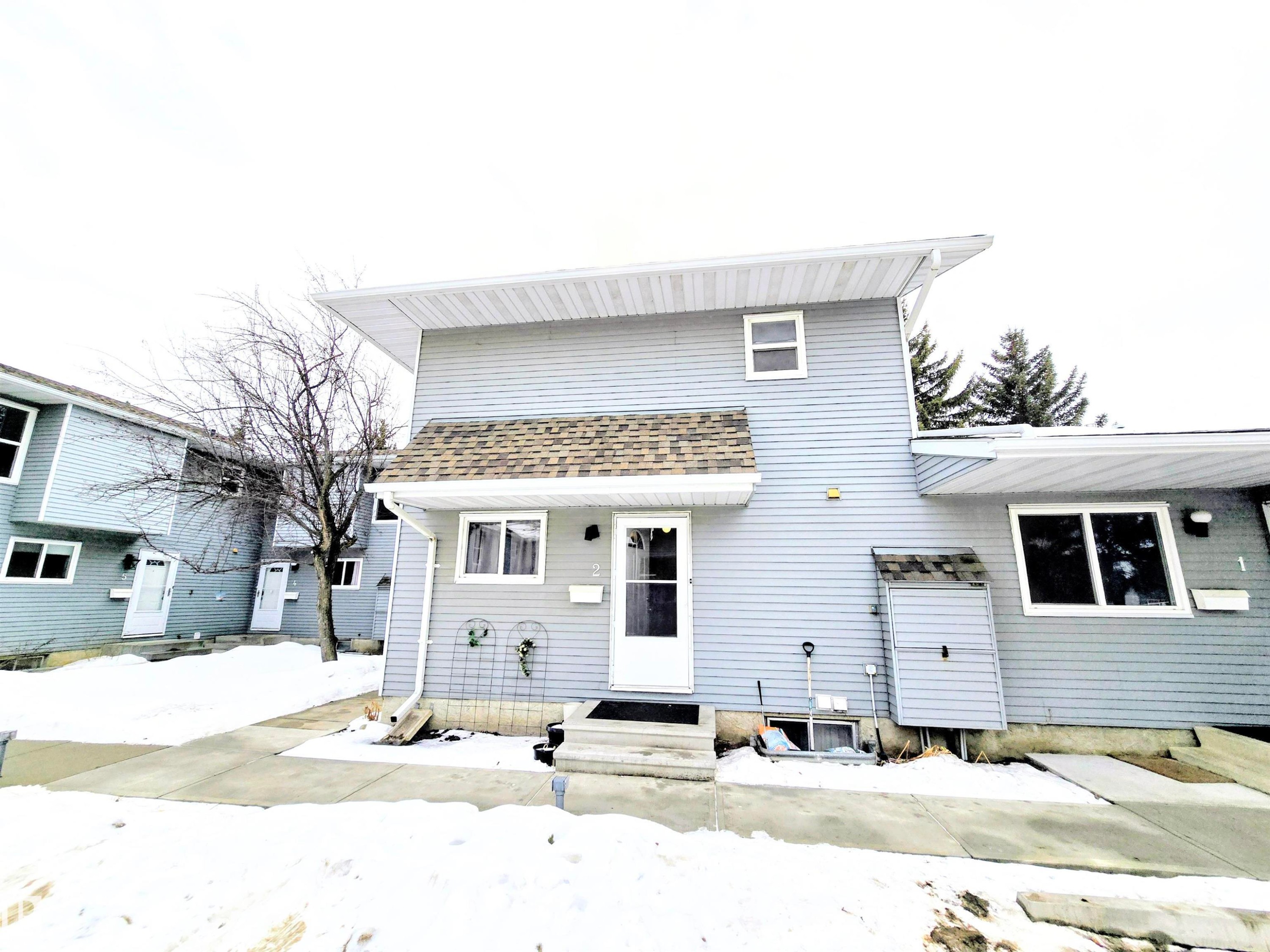 View of front of home featuring entry steps and a shingled roof - 2 4403 Riverbend Road, Edmonton, AB - Outdoor