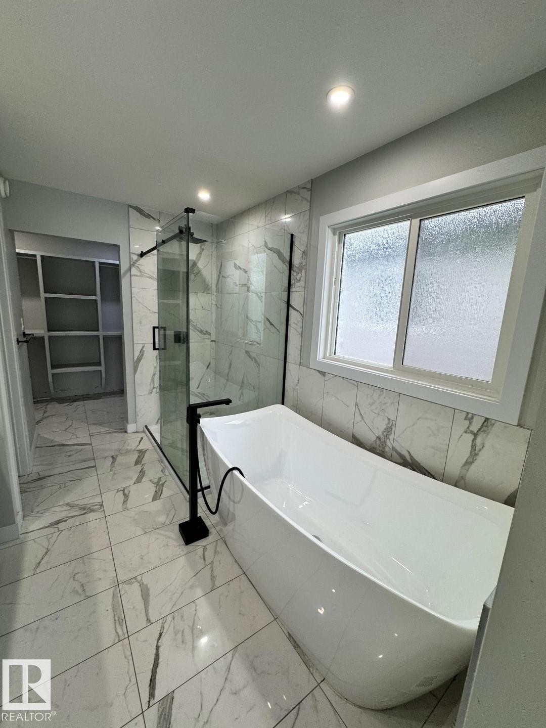 17124 68 Street, Edmonton, AB - Indoor Photo Showing Bathroom