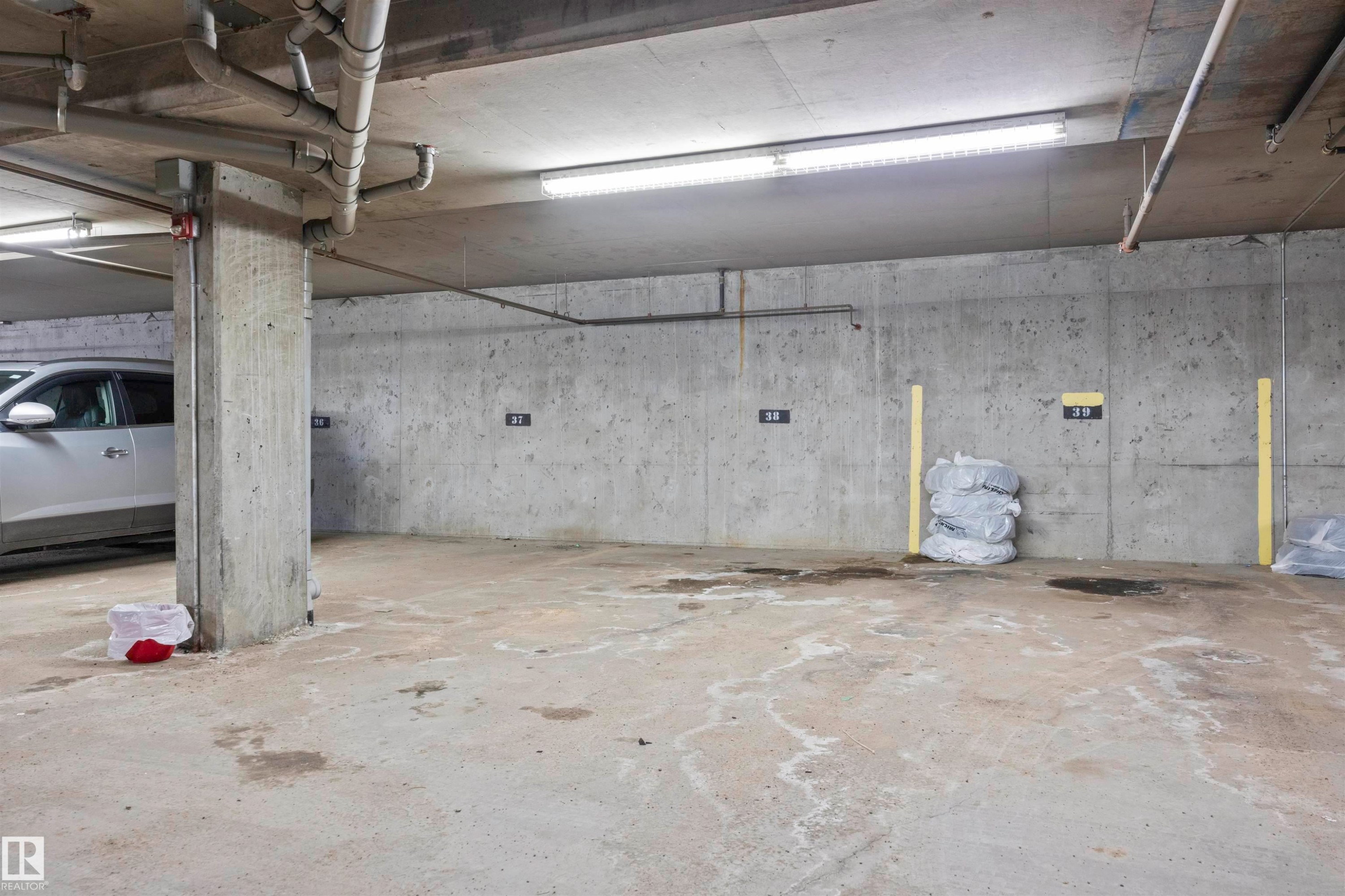 #107 4903 47 Av, Stony Plain, AB - Indoor Photo Showing Garage