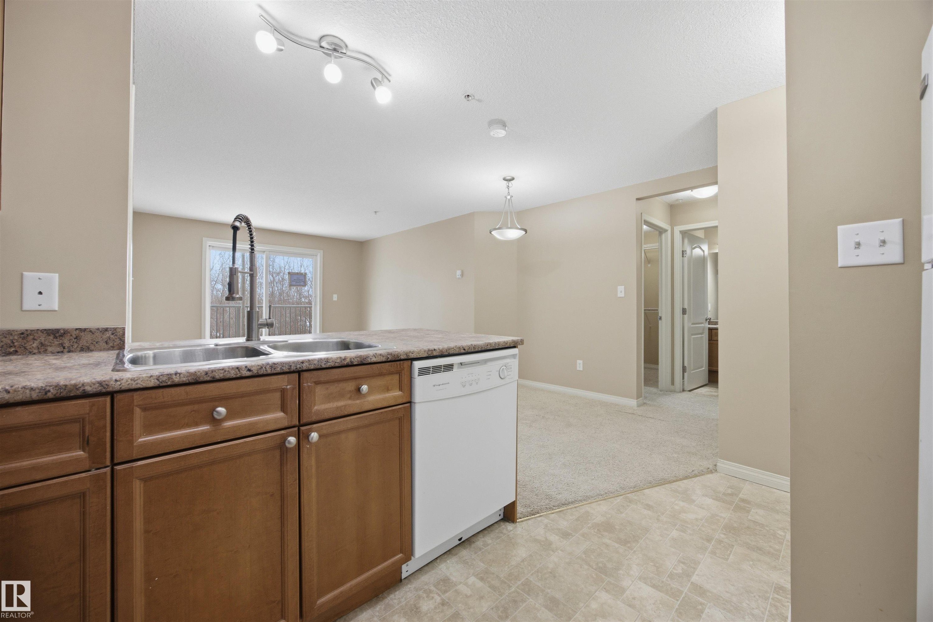 #107 4903 47 Av, Stony Plain, AB - Indoor Photo Showing Kitchen With Double Sink