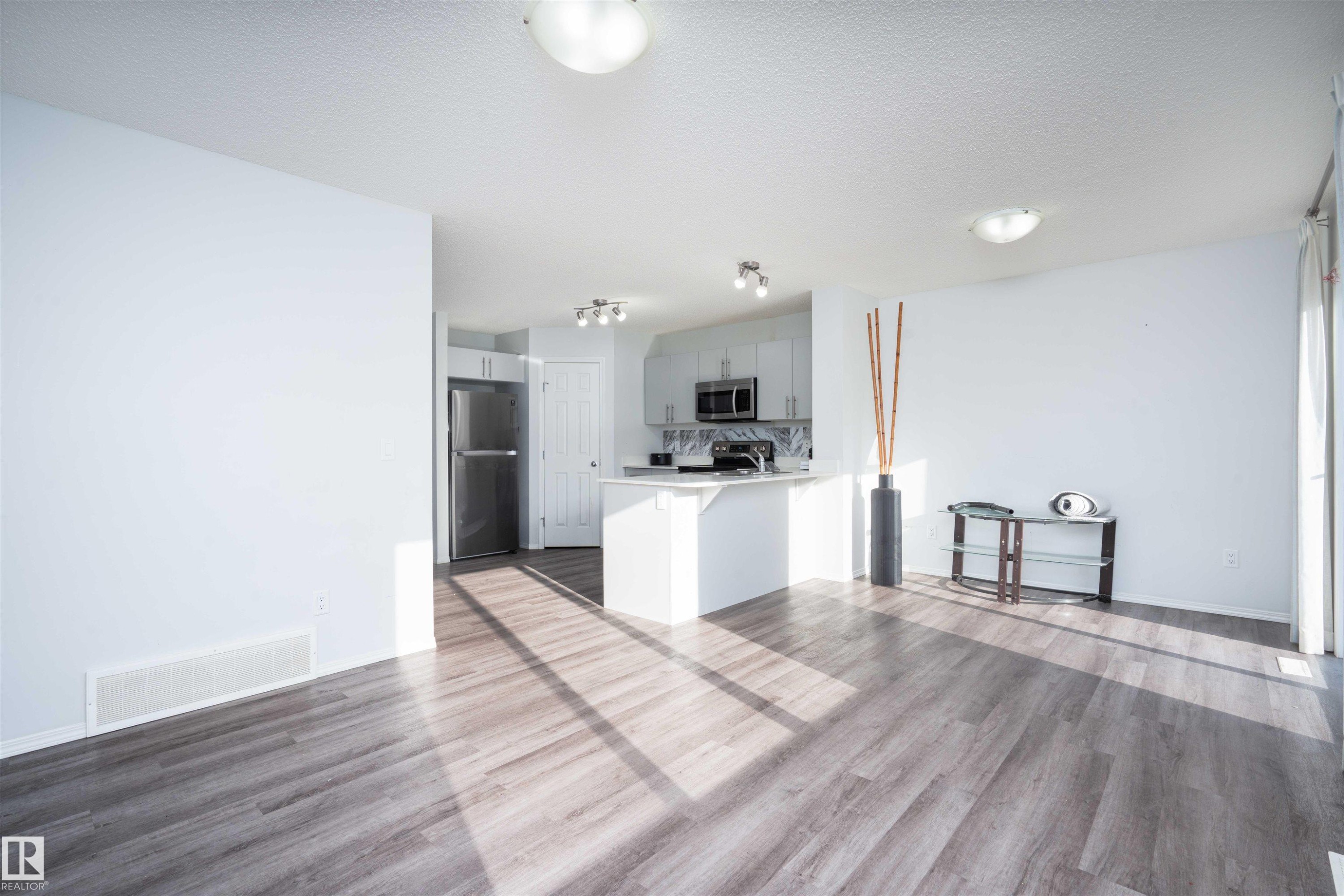 3099 Checknita Way, Edmonton, AB - Indoor Photo Showing Kitchen