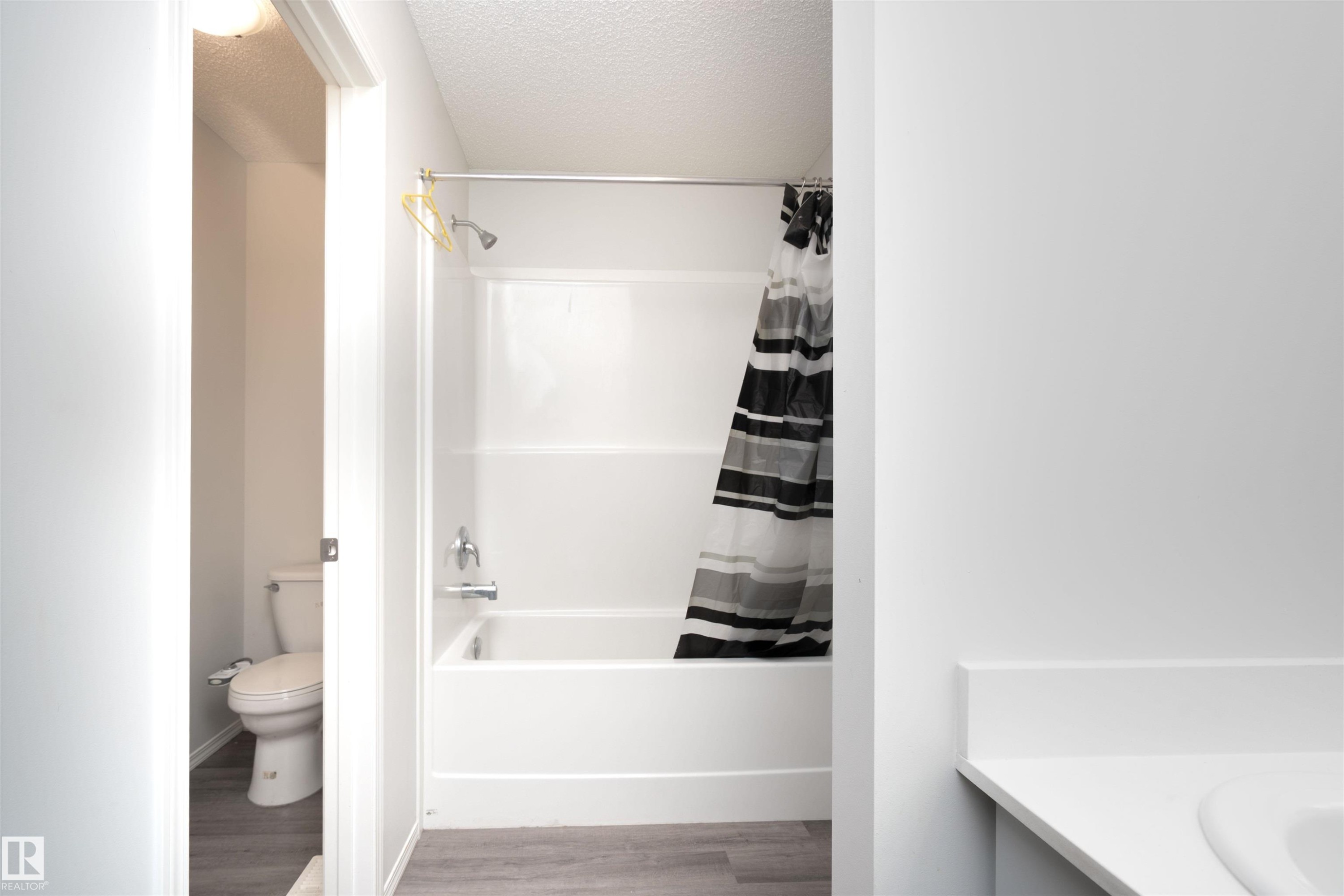3099 Checknita Way, Edmonton, AB - Indoor Photo Showing Bathroom