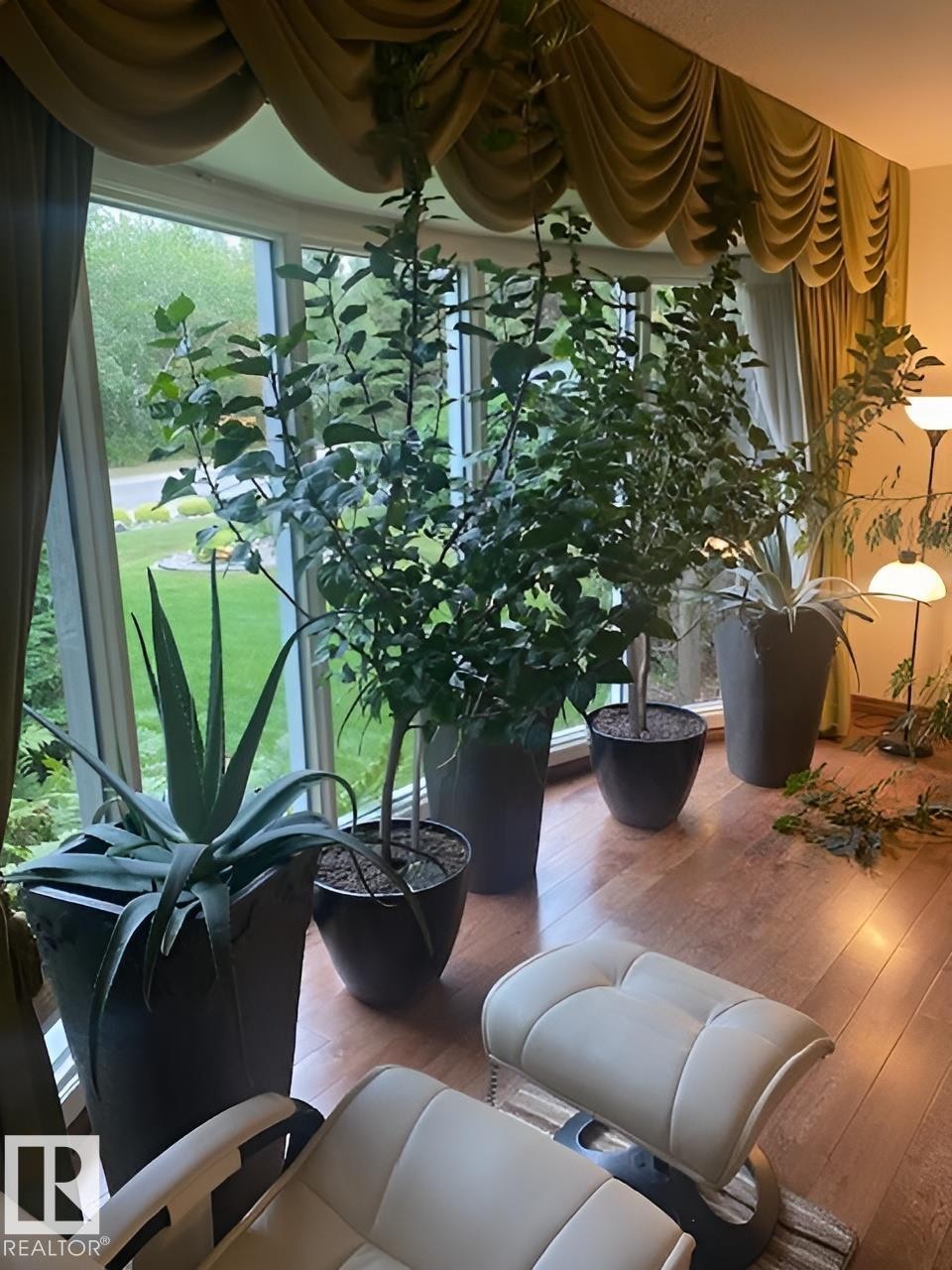 View of balcony - 206 Wolf Willow Crescent, Edmonton, AB - Indoor Photo Showing Other Room