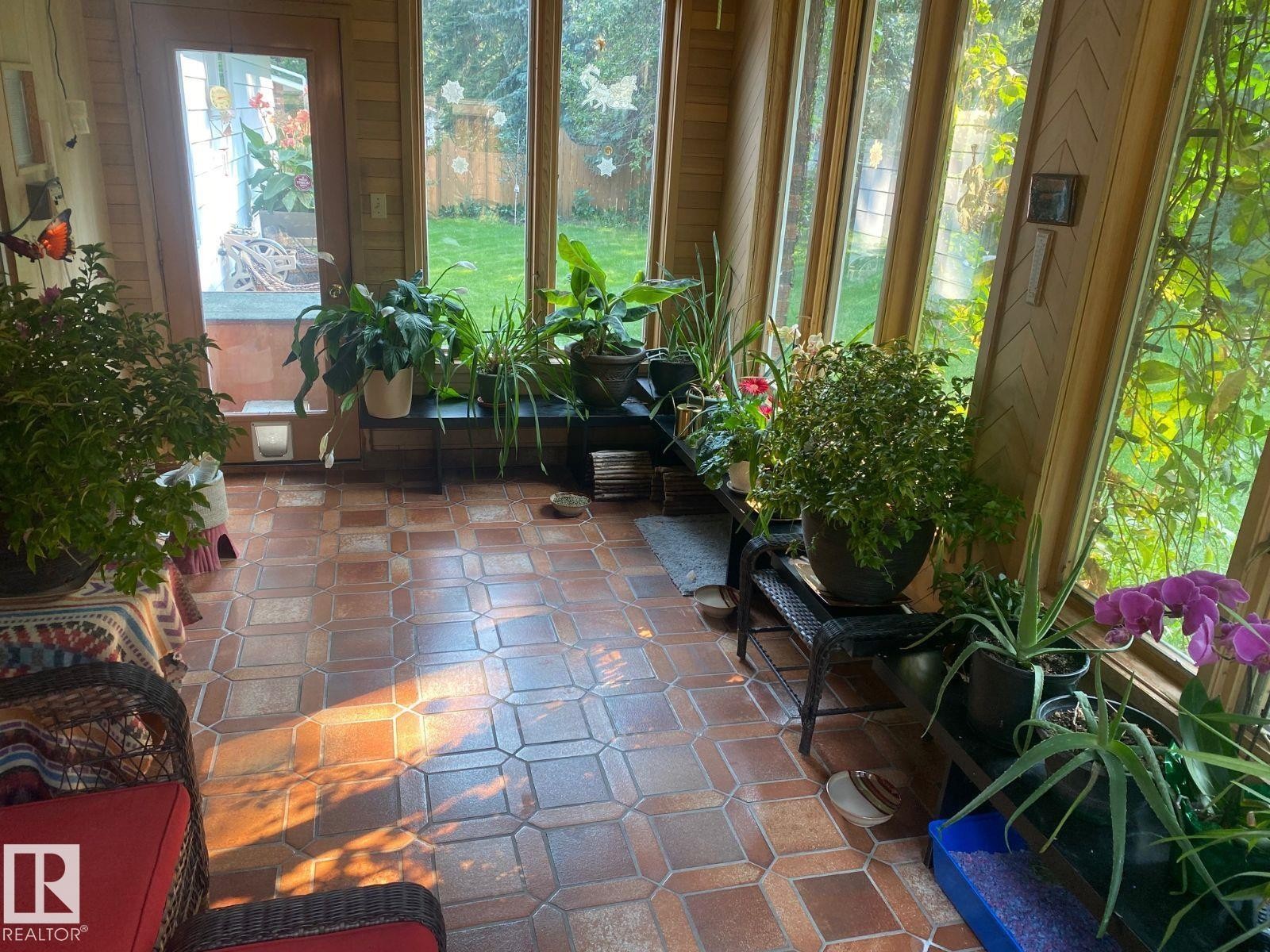 View of sunroom - 206 Wolf Willow Crescent, Edmonton, AB - Indoor