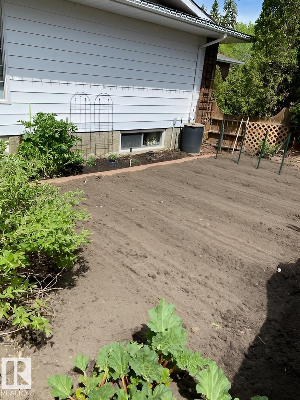 View of Vegetable Garden - 206 Wolf Willow Crescent, Edmonton, AB - Outdoor