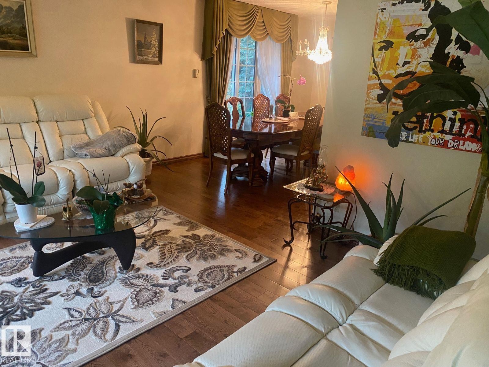 Living area featuring hardwood / wood-style floors - 206 Wolf Willow Crescent, Edmonton, AB - Indoor Photo Showing Other Room