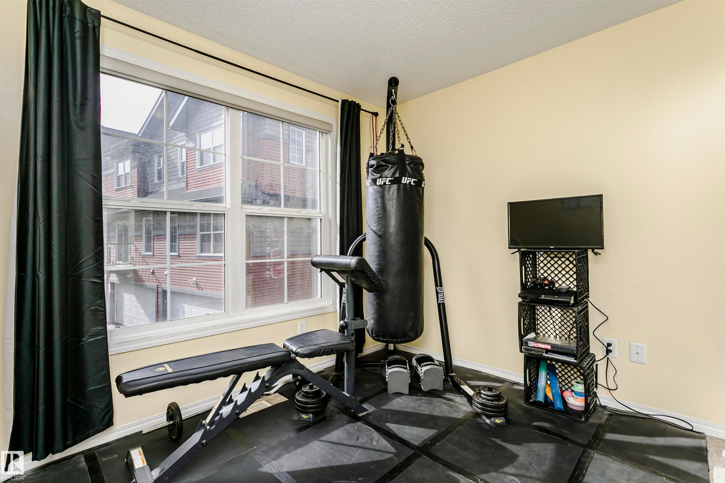 4011 Orchards Drive, Edmonton, AB - Indoor Photo Showing Gym Room