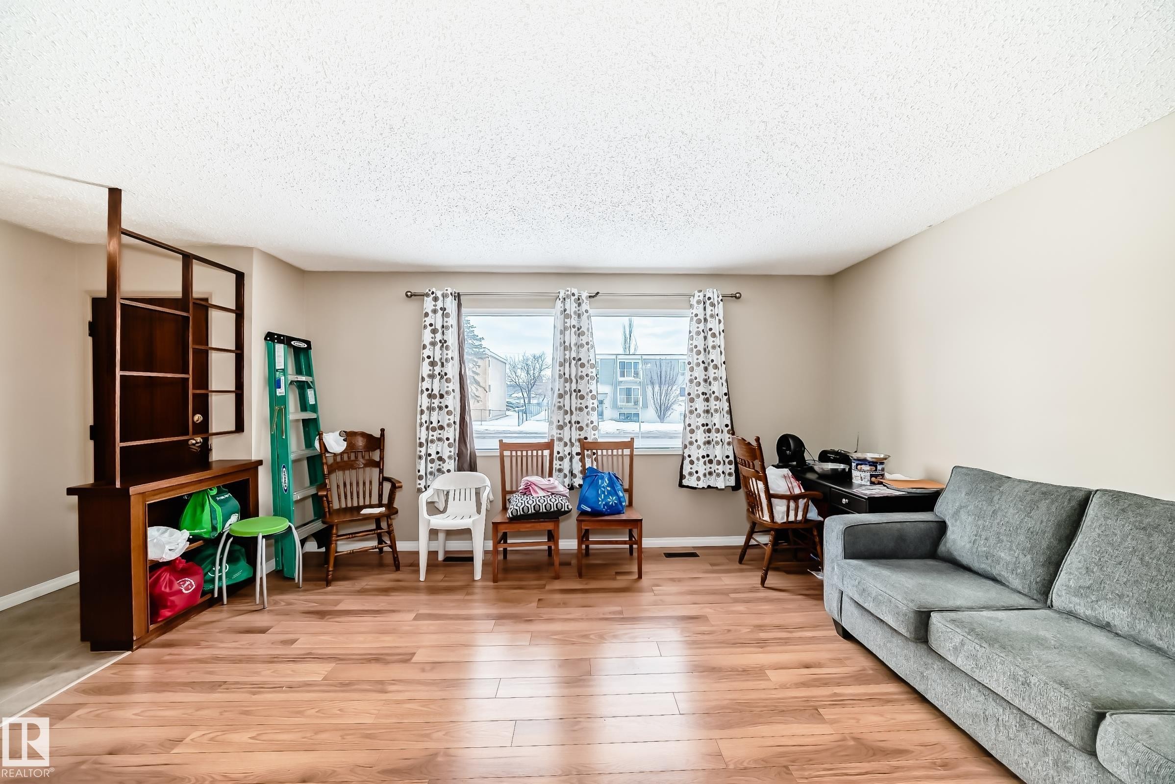 10328 156 Street, Edmonton, AB - Indoor Photo Showing Living Room
