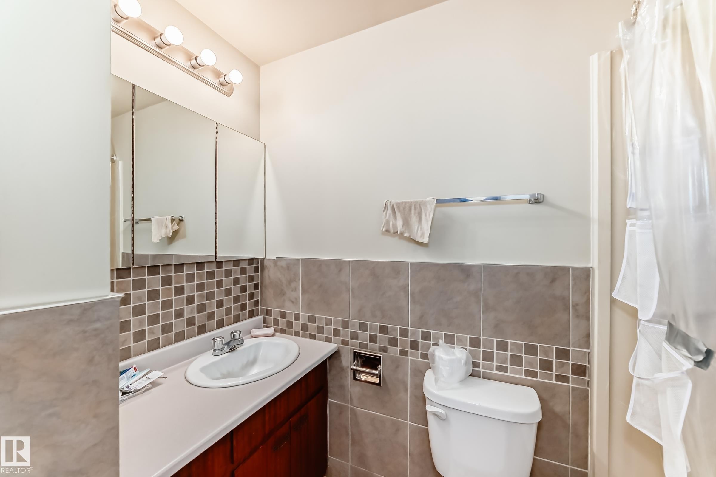 10328 156 Street, Edmonton, AB - Indoor Photo Showing Bathroom