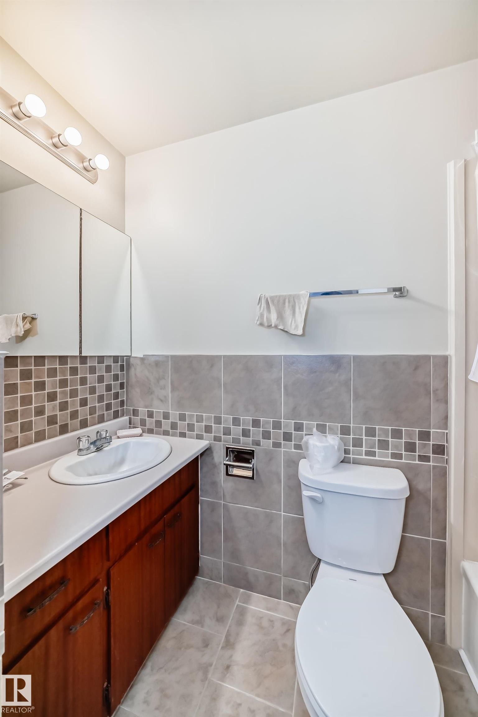 10328 156 Street, Edmonton, AB - Indoor Photo Showing Bathroom