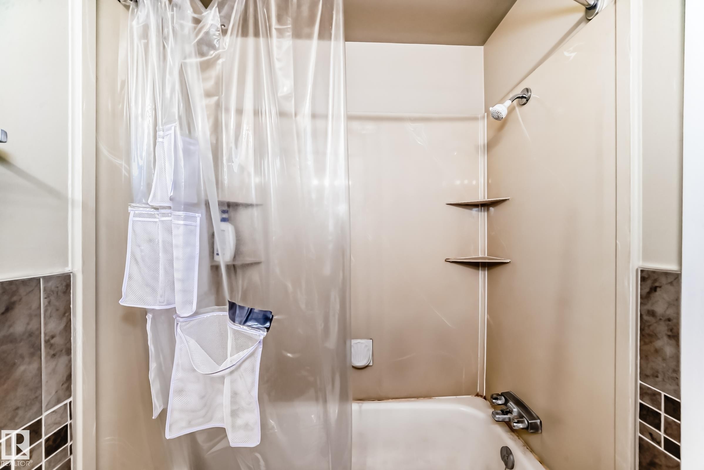 10328 156 Street, Edmonton, AB - Indoor Photo Showing Bathroom
