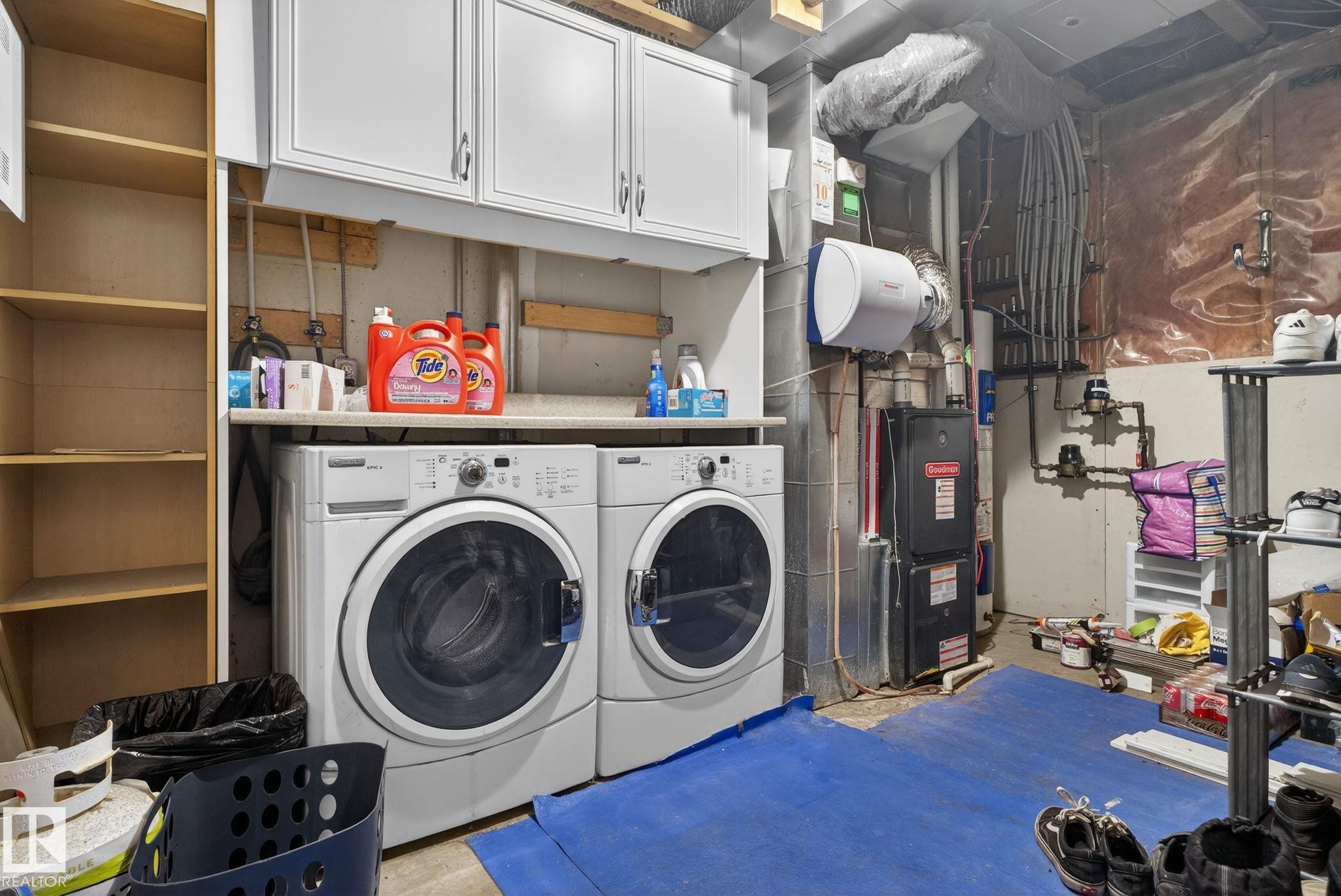 Laundry area featuring washer and dryer, cabinet space, and concrete flooring - 60 1804 70 Street, Edmonton, AB - Indoor Photo Showing Laundry Room