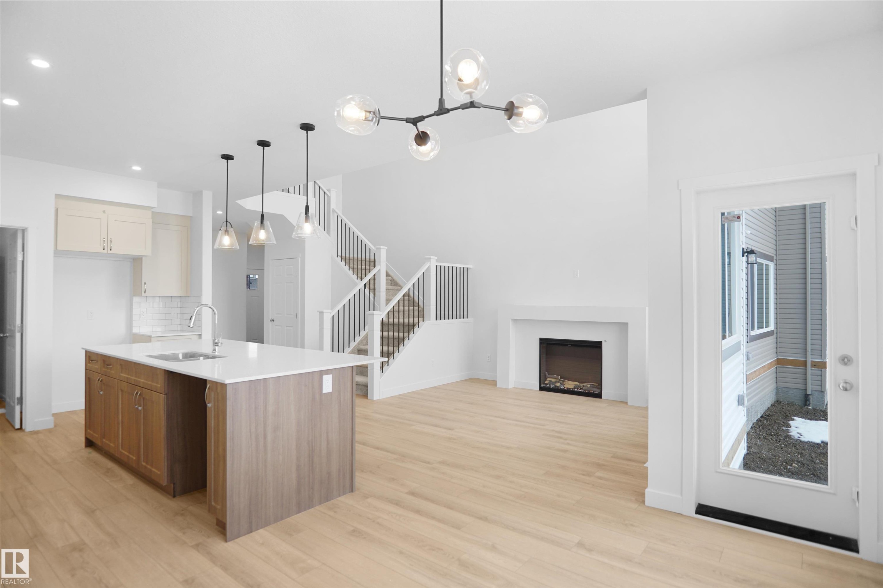 1323 11 Avenue, Edmonton, AB - Indoor Photo Showing Kitchen