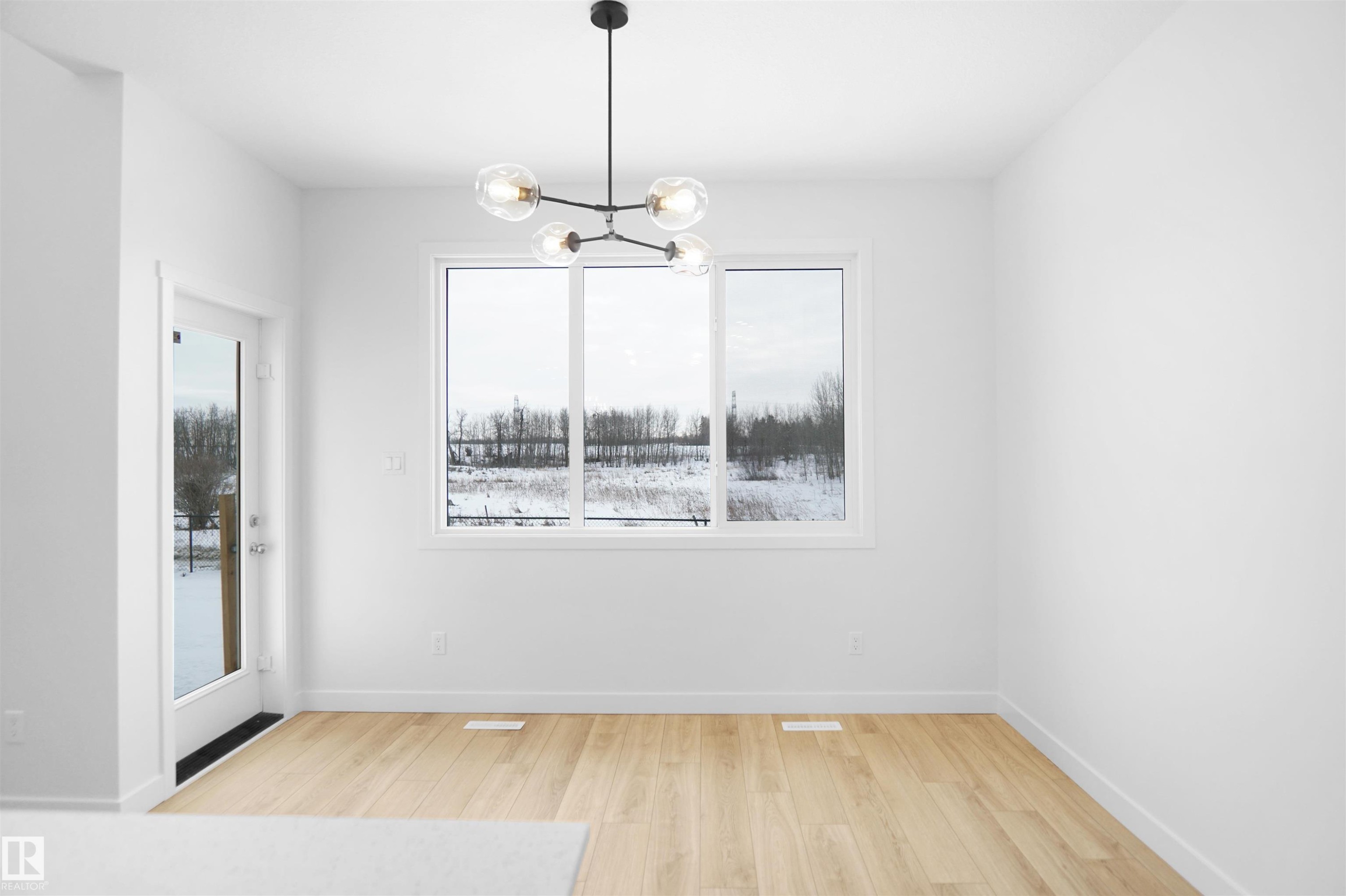 1323 11 Avenue, Edmonton, AB - Indoor Photo Showing Other Room