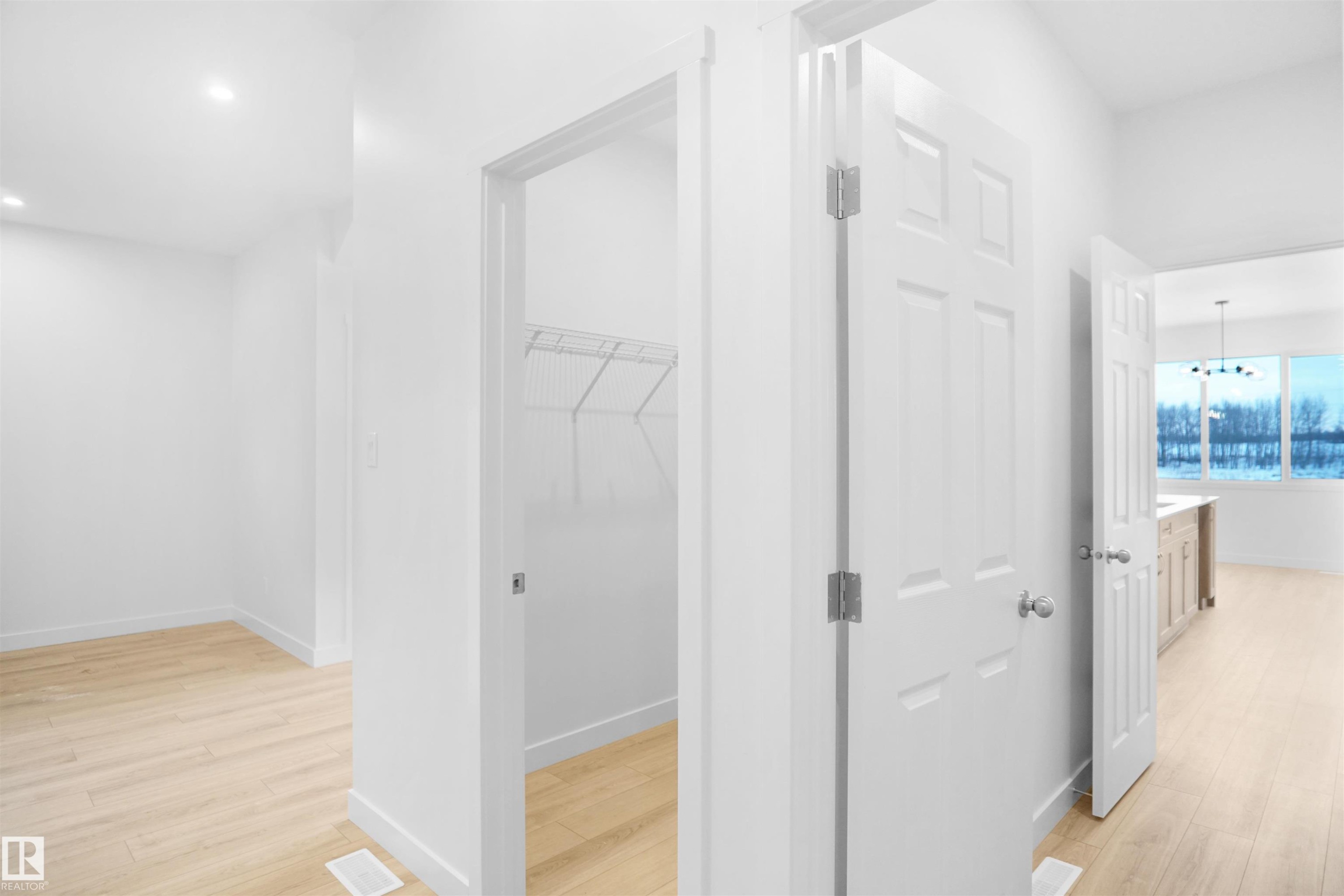 1323 11 Avenue, Edmonton, AB - Indoor Photo Showing Other Room