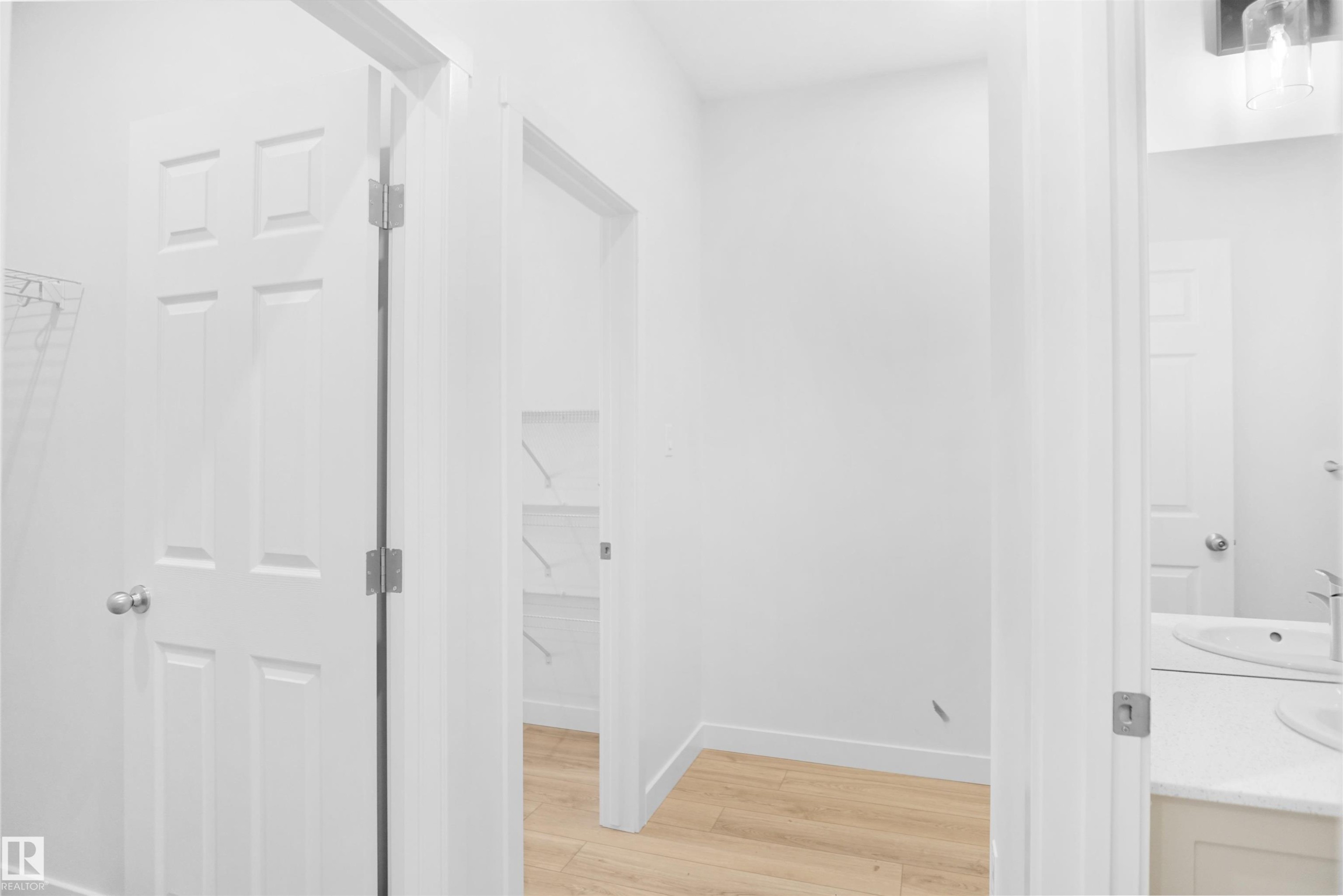 1323 11 Avenue, Edmonton, AB - Indoor