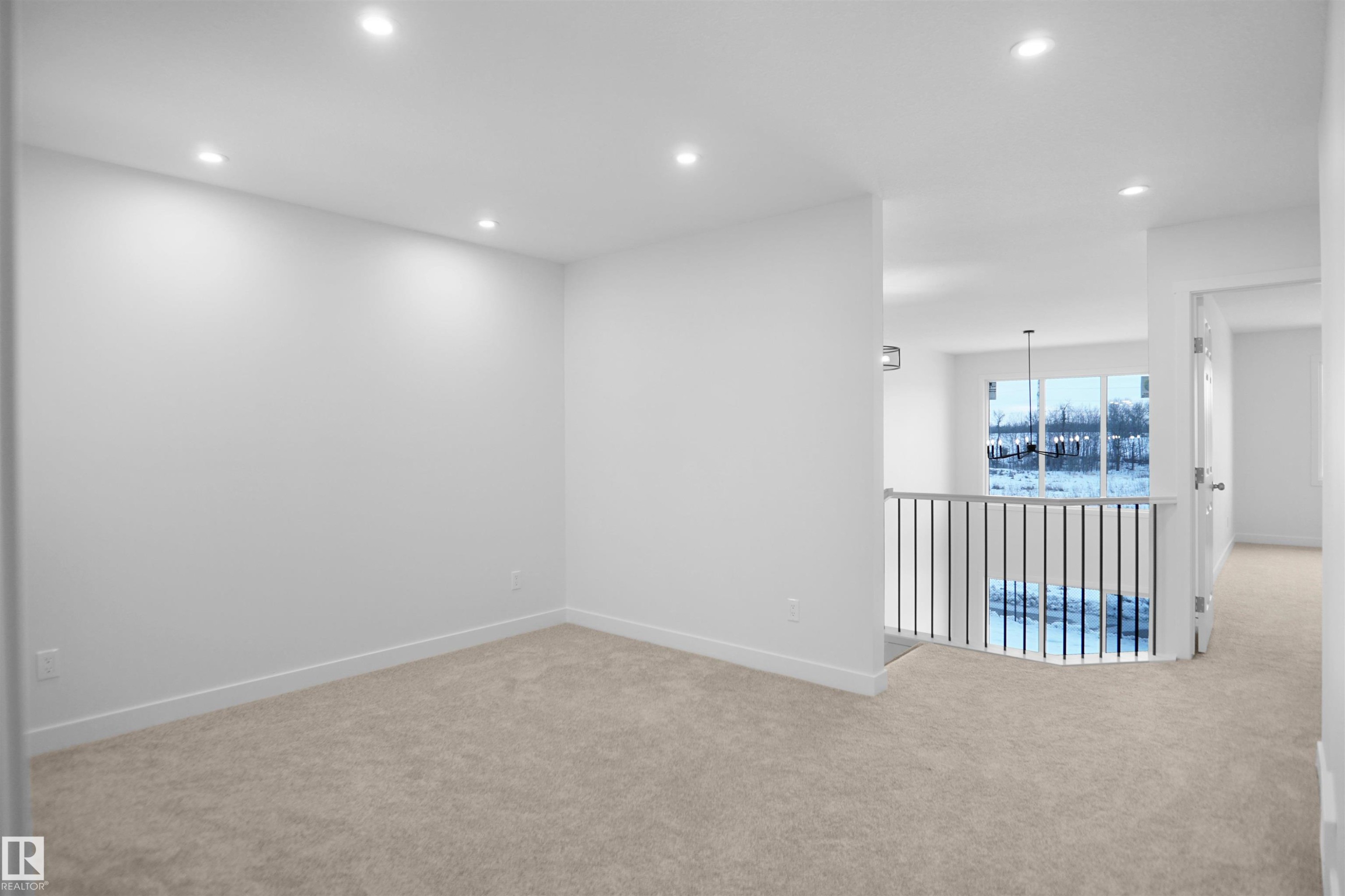 1323 11 Avenue, Edmonton, AB - Indoor Photo Showing Other Room