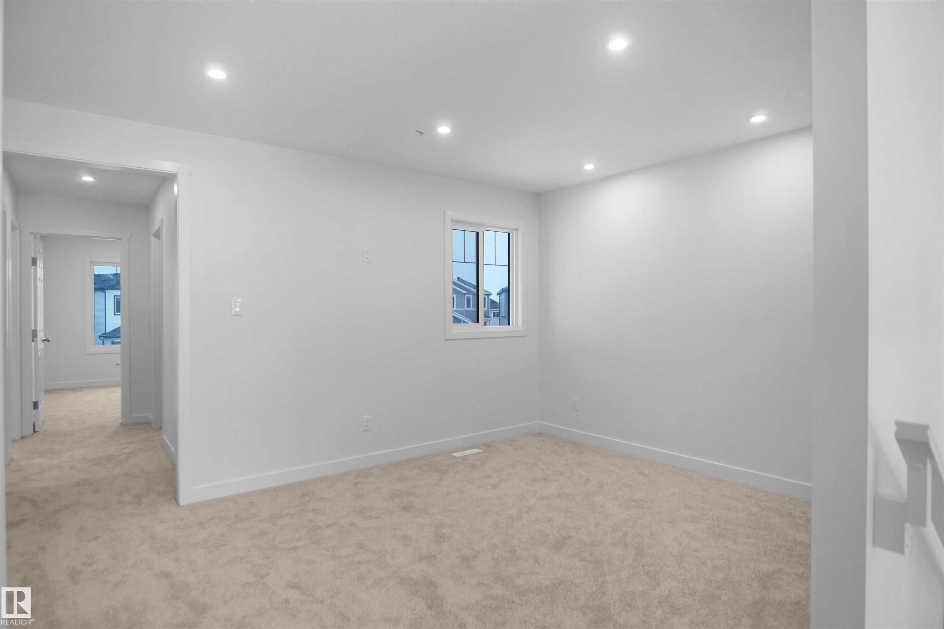 1323 11 Avenue, Edmonton, AB - Indoor Photo Showing Other Room