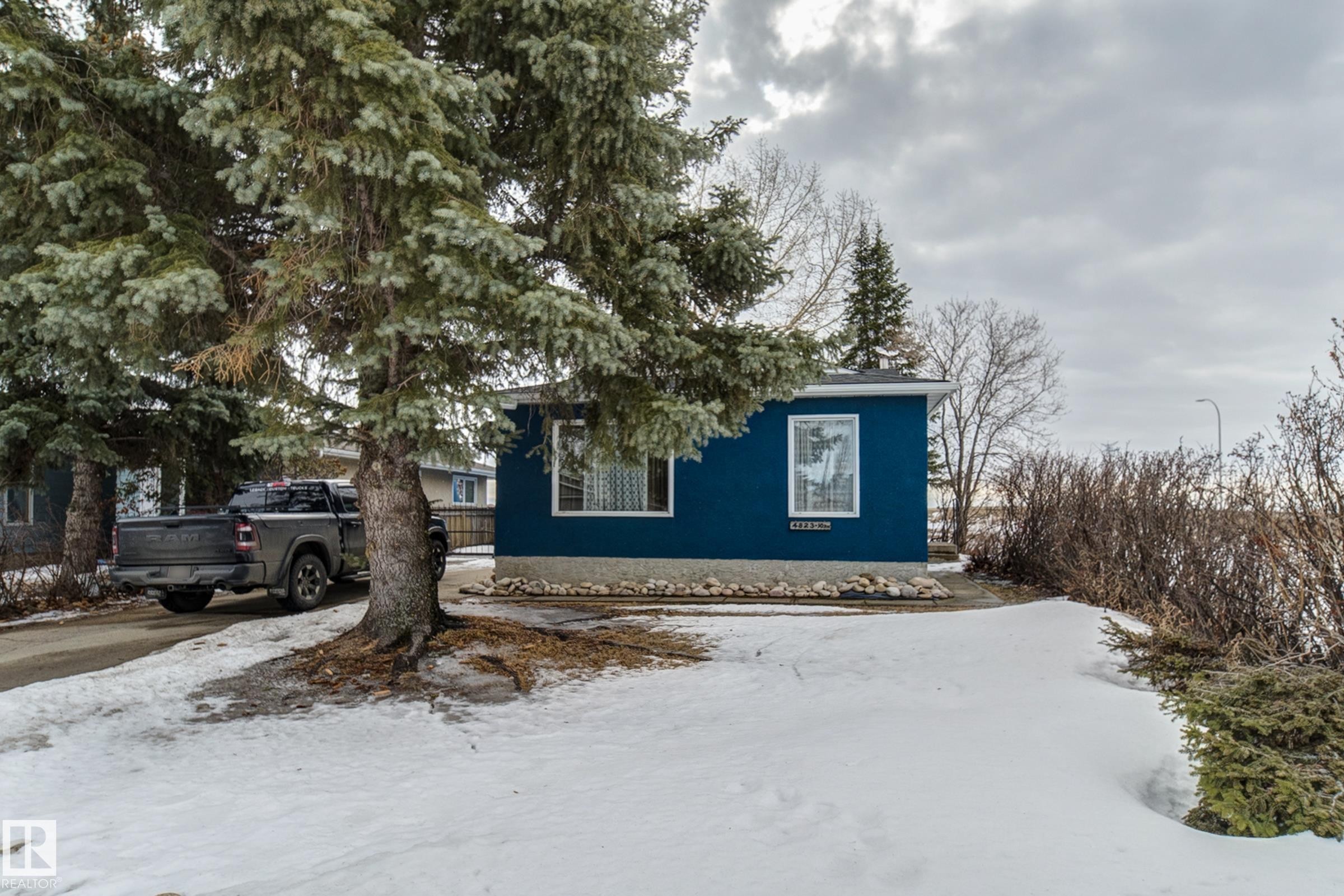 Snow covered property - 4823 10 Avenue, Edmonton, AB - Outdoor