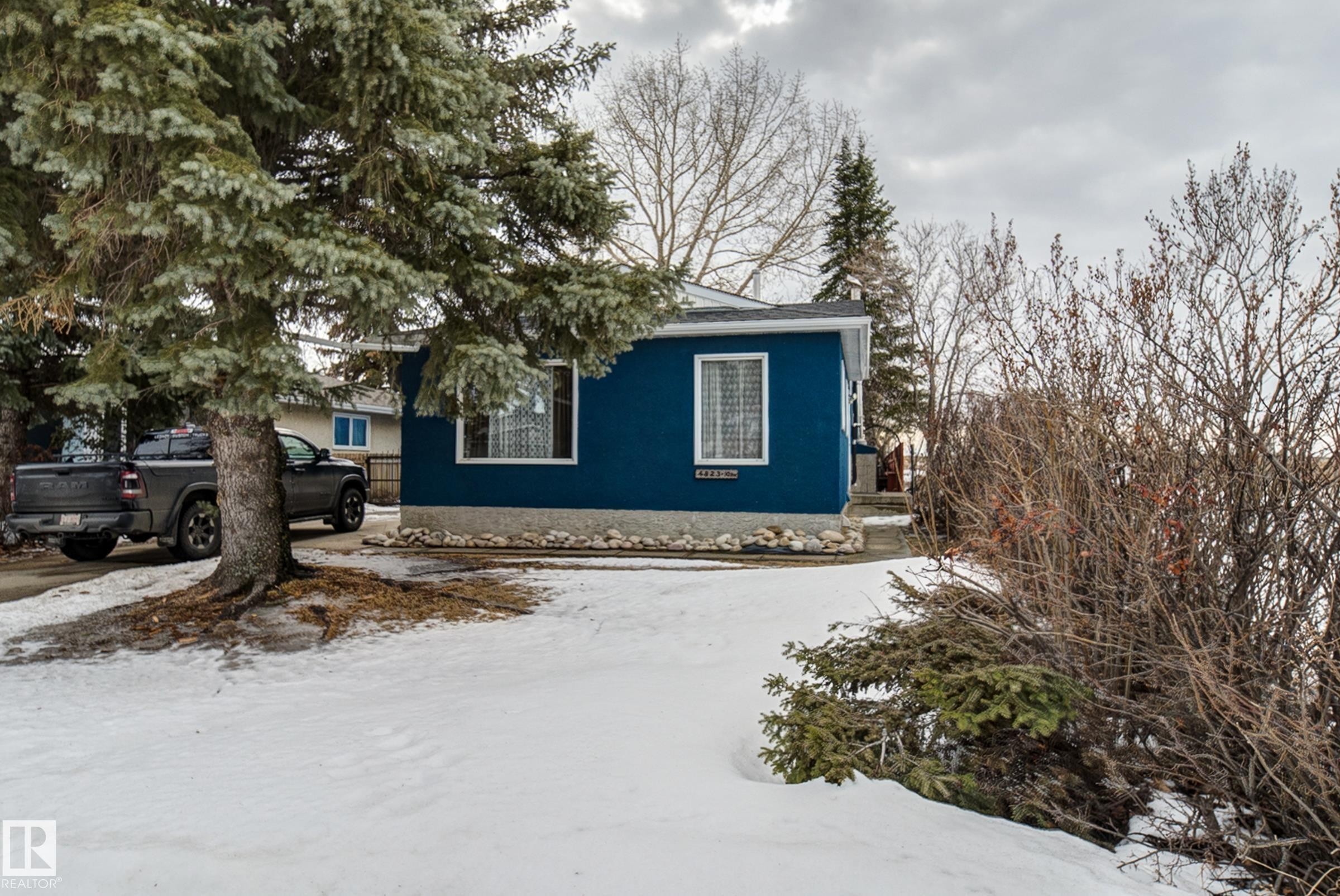 View of snowy exterior - 4823 10 Avenue, Edmonton, AB - Outdoor