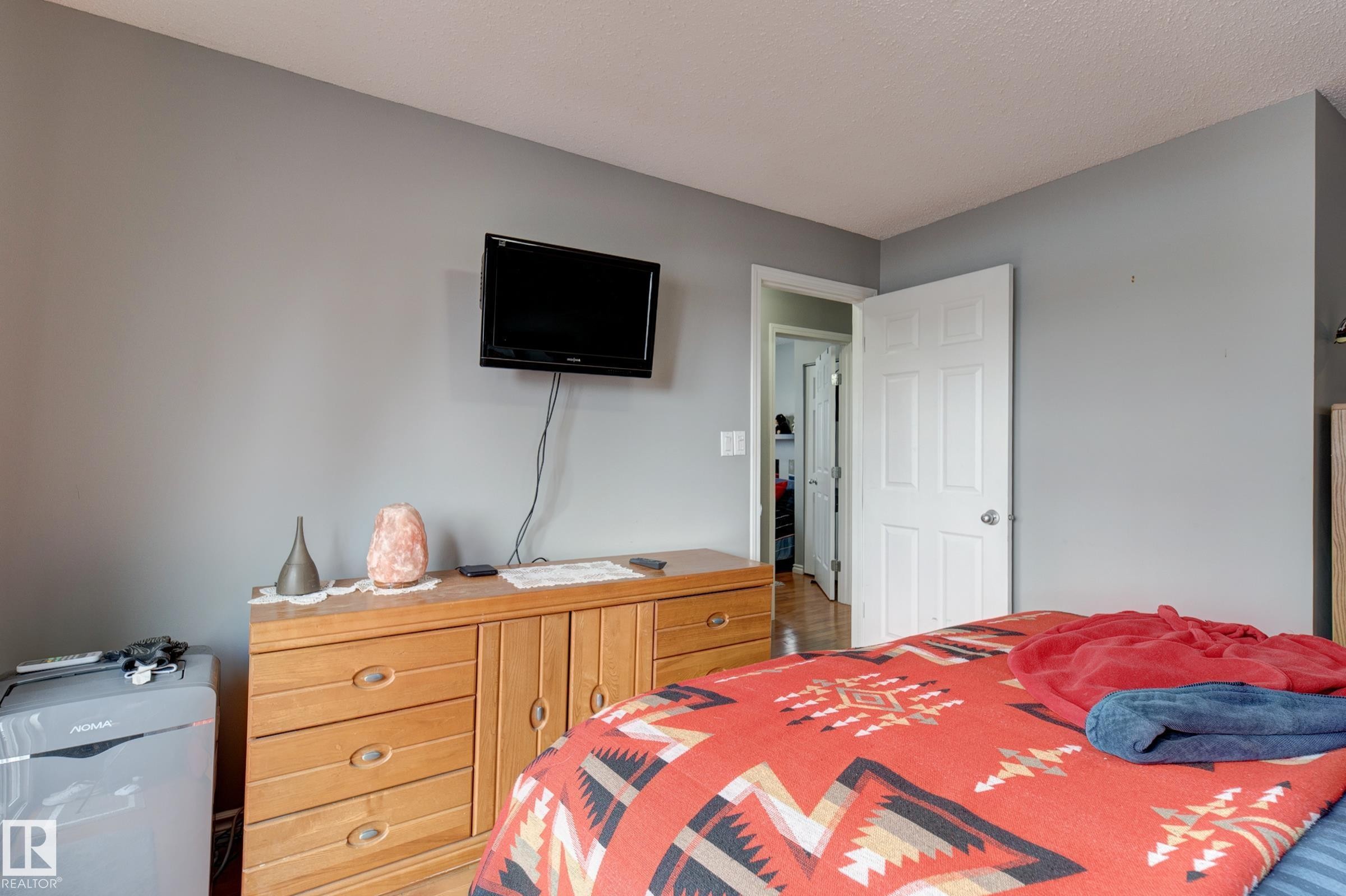 View of bedroom - 4823 10 Avenue, Edmonton, AB - Indoor Photo Showing Bedroom