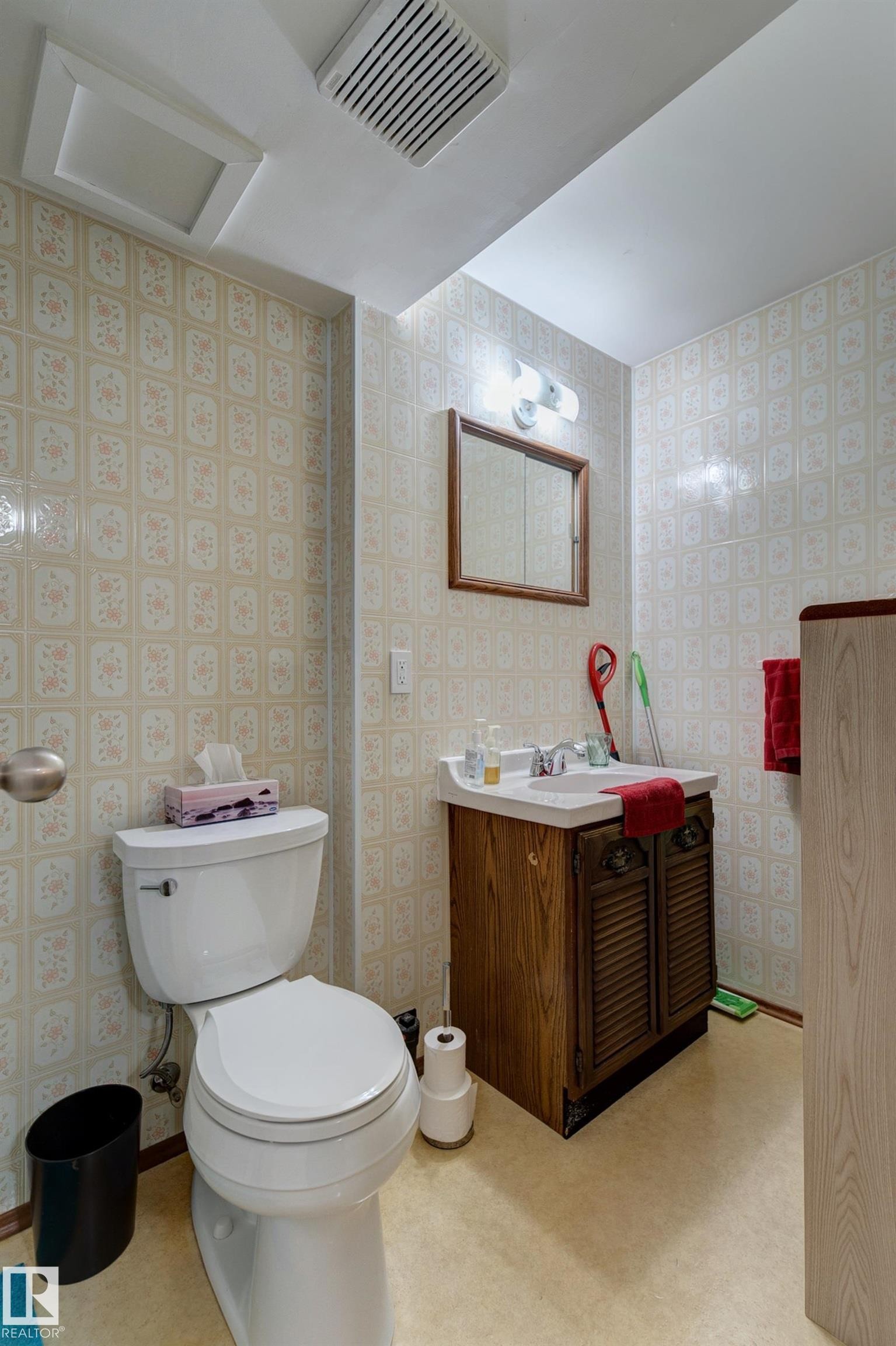 Bathroom featuring vanity and light flooring - 4823 10 Avenue, Edmonton, AB - Indoor Photo Showing Bathroom