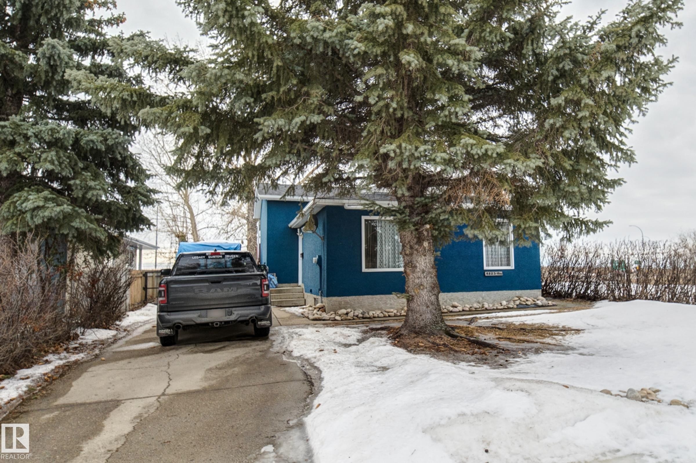 View of snowy exterior - 4823 10 Avenue, Edmonton, AB - Outdoor