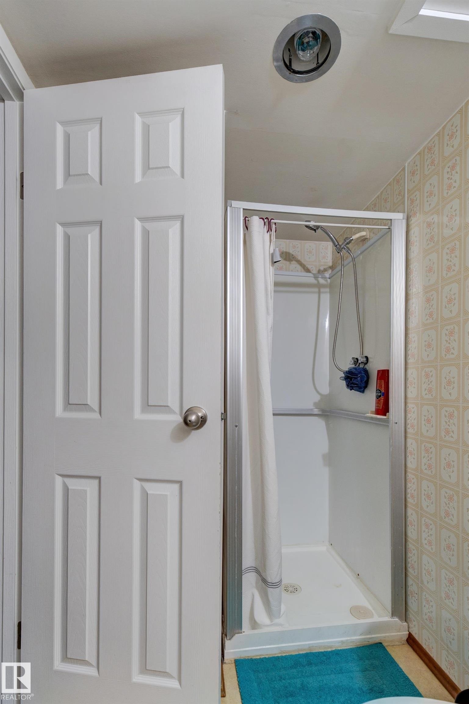 Full bathroom with a stall shower and wallpapered walls - 4823 10 Avenue, Edmonton, AB - Indoor