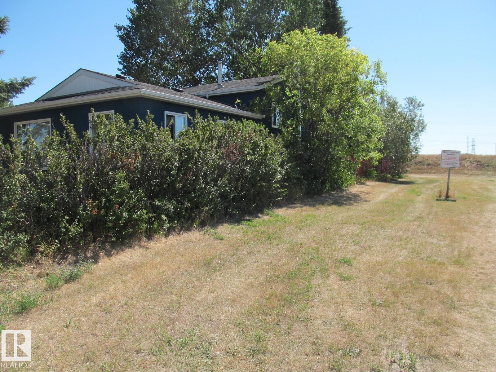 View of grassy yard - 4823 10 Avenue, Edmonton, AB - Outdoor