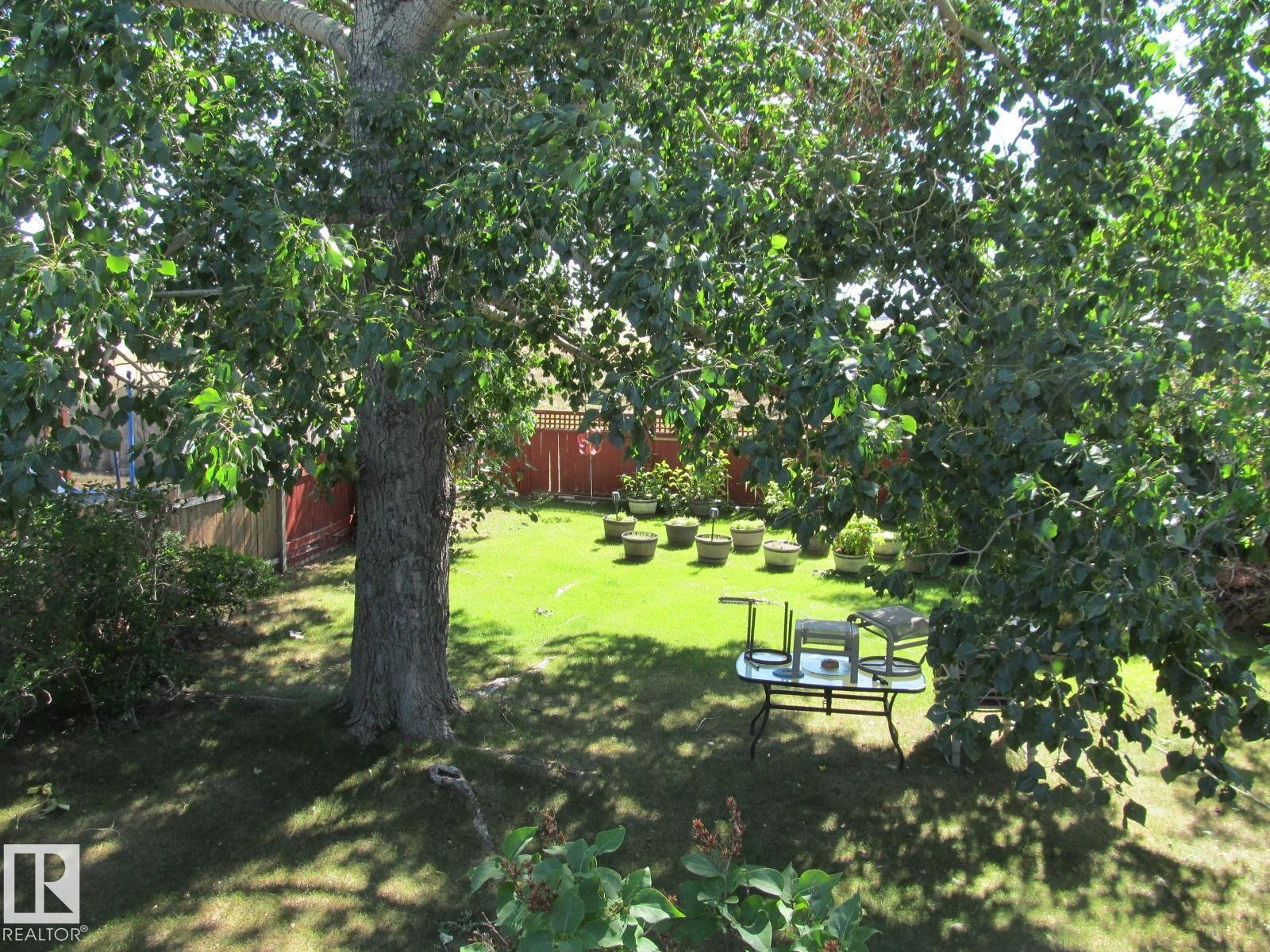 View of fenced backyard - 4823 10 Avenue, Edmonton, AB - Outdoor