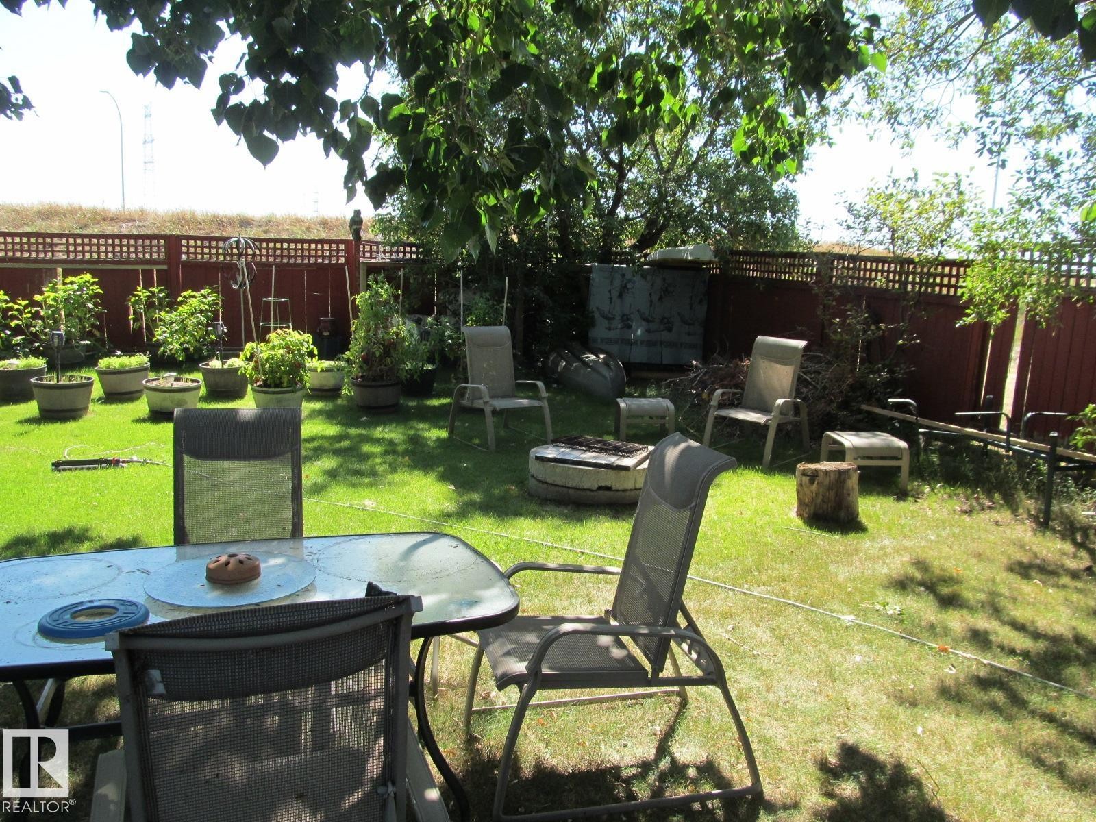 Fenced backyard featuring outdoor dining area - 4823 10 Avenue, Edmonton, AB - Outdoor With Backyard