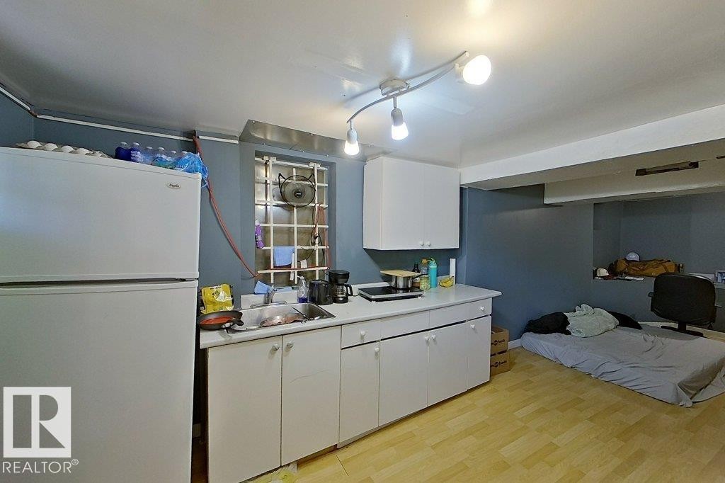 10722 106 Street, Edmonton, AB - Indoor Photo Showing Kitchen