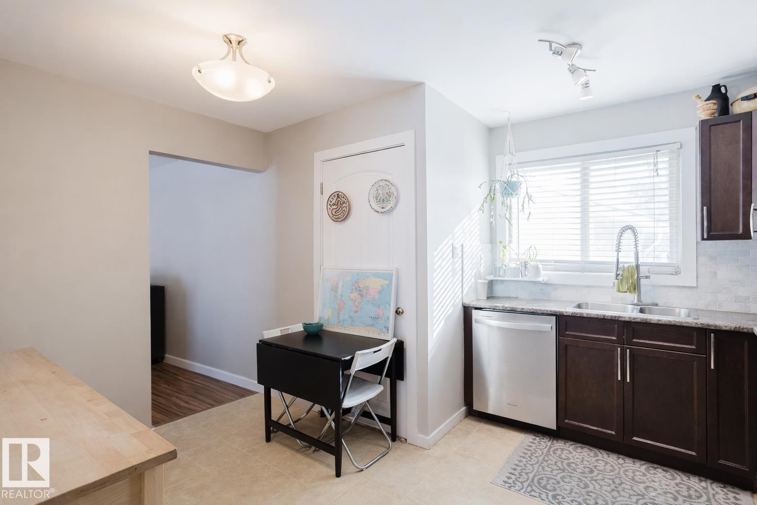 11611 145 Avenue, Edmonton, AB - Indoor Photo Showing Kitchen