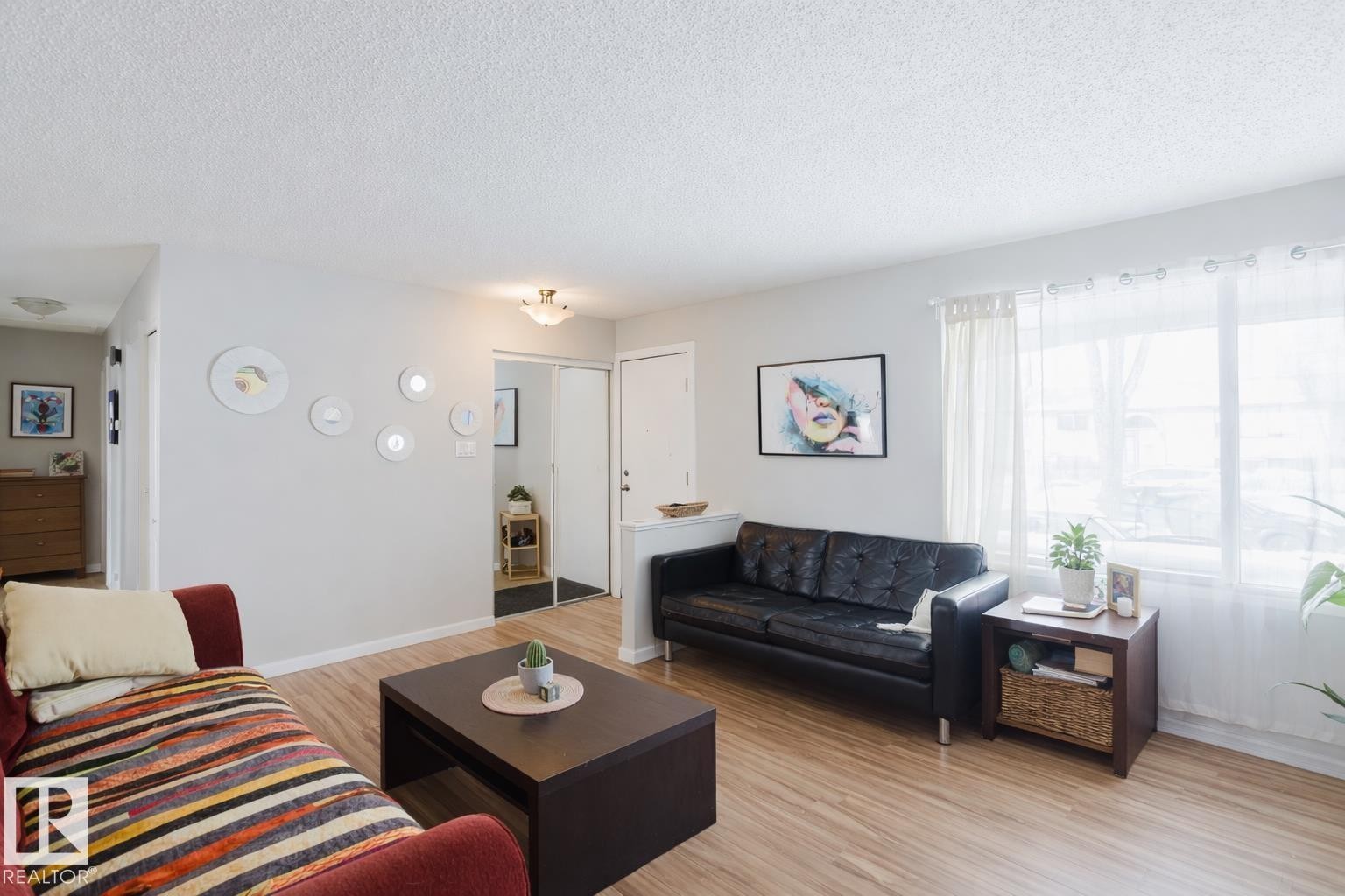 11611 145 Avenue, Edmonton, AB - Indoor Photo Showing Living Room