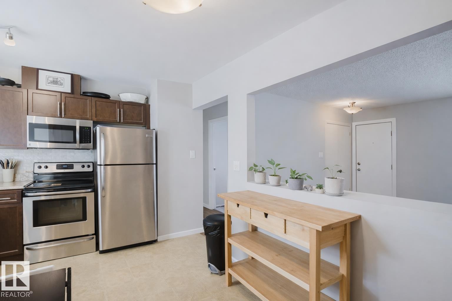 11611 145 Avenue, Edmonton, AB - Indoor Photo Showing Kitchen