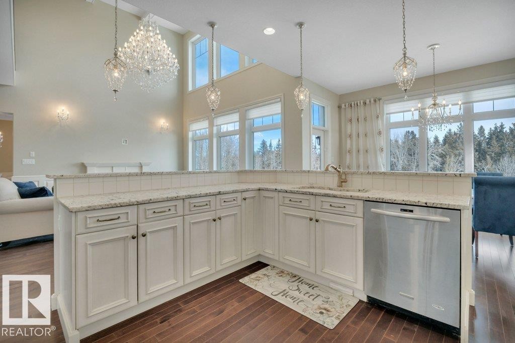 631 Howatt Drive, Edmonton, AB - Indoor Photo Showing Kitchen