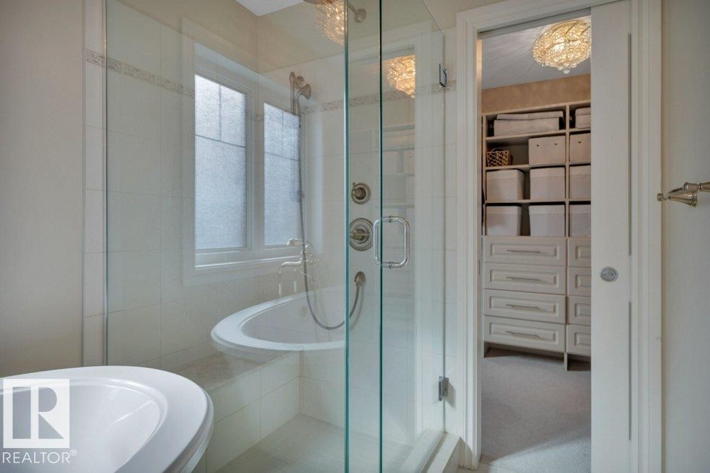 631 Howatt Drive, Edmonton, AB - Indoor Photo Showing Bathroom