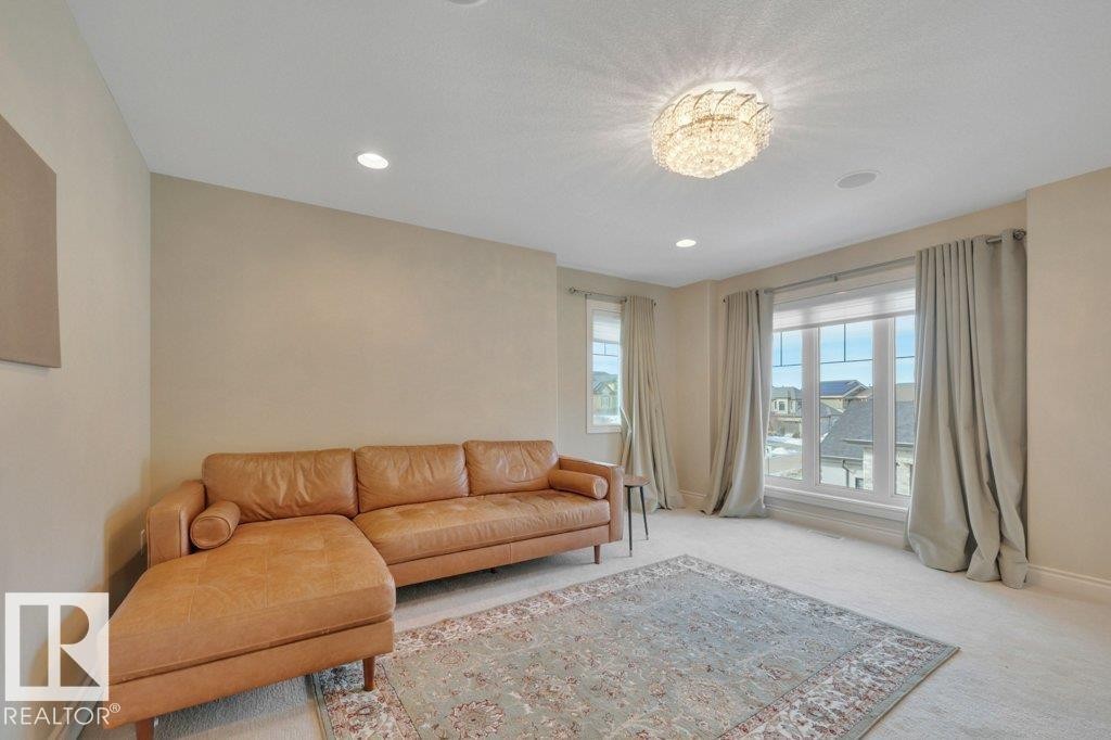 631 Howatt Drive, Edmonton, AB - Indoor Photo Showing Living Room