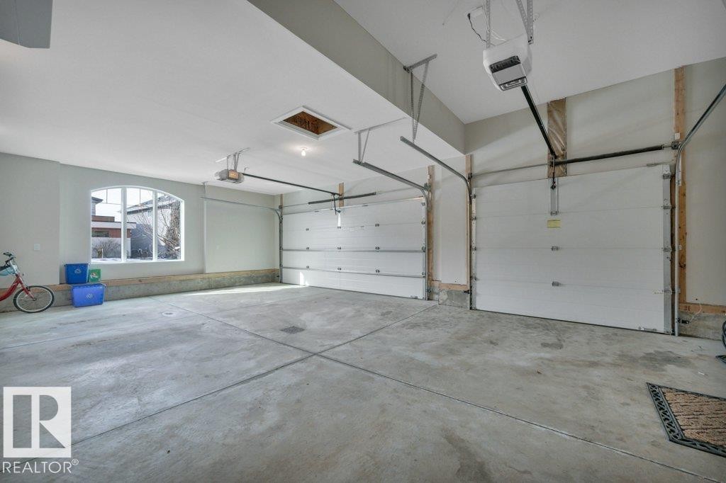 631 Howatt Drive, Edmonton, AB - Indoor Photo Showing Garage