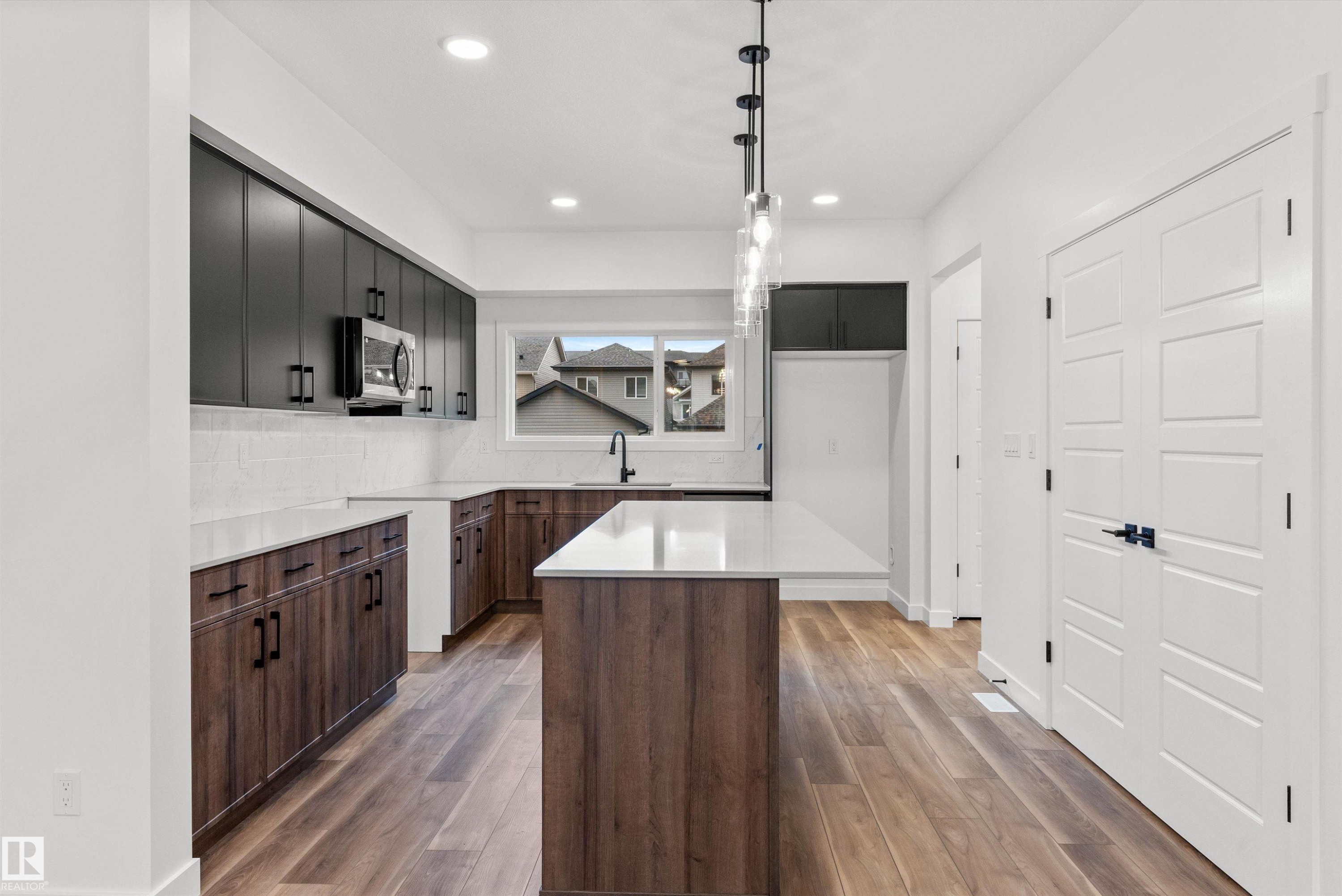 6222 175A Avenue, Edmonton, AB - Indoor Photo Showing Kitchen