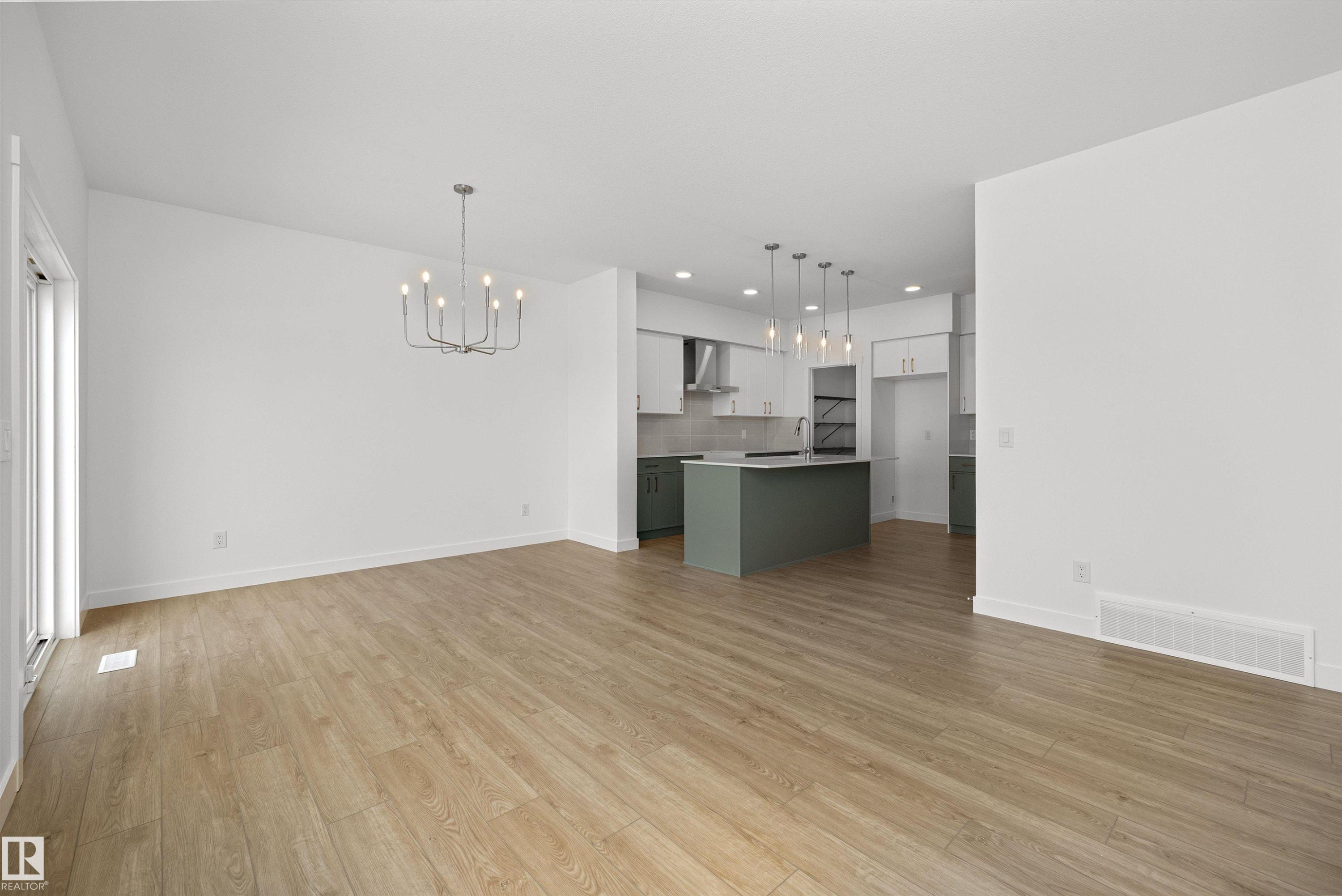 632 176 Avenue, Edmonton, AB - Indoor Photo Showing Kitchen