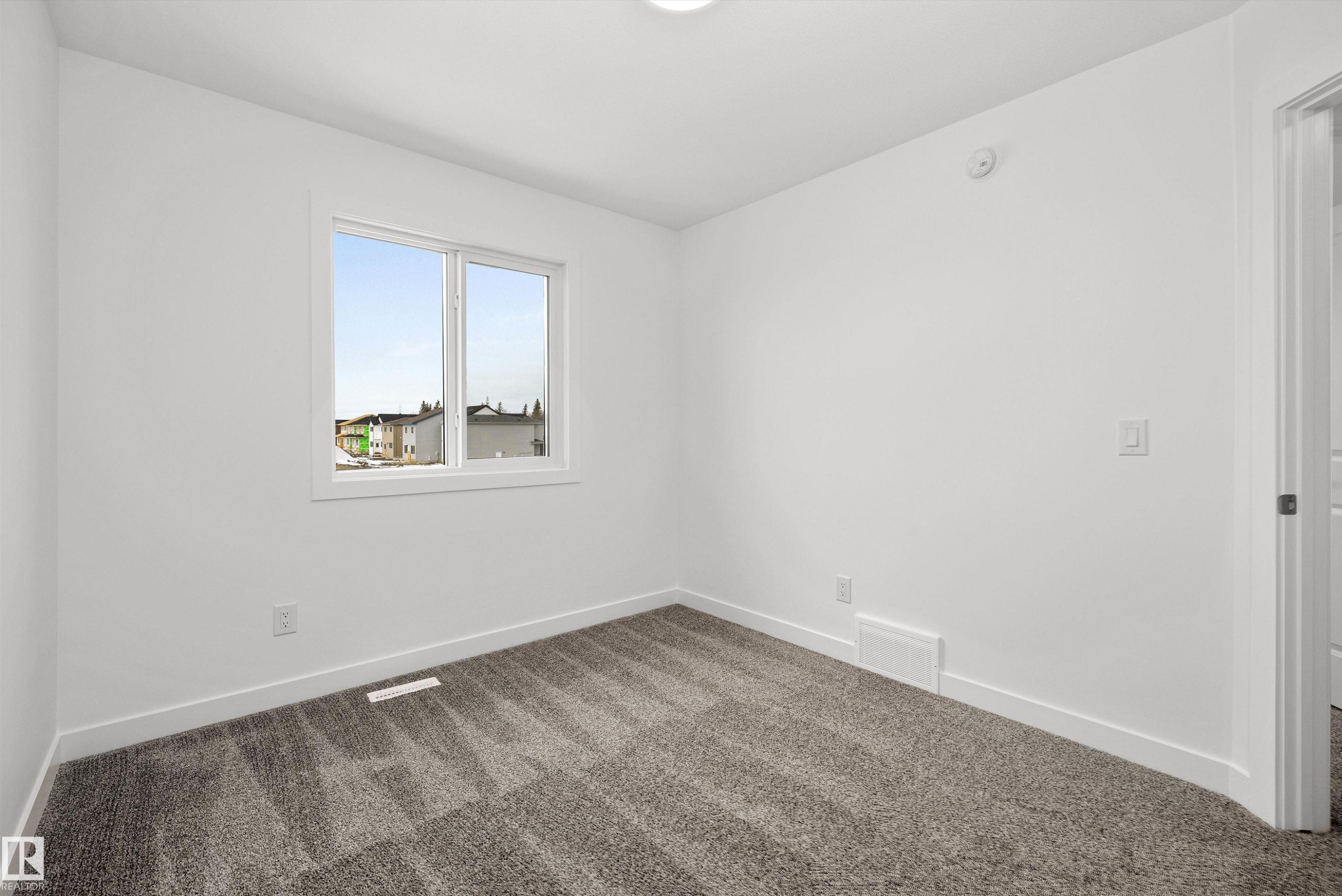 632 176 Avenue, Edmonton, AB - Indoor Photo Showing Other Room