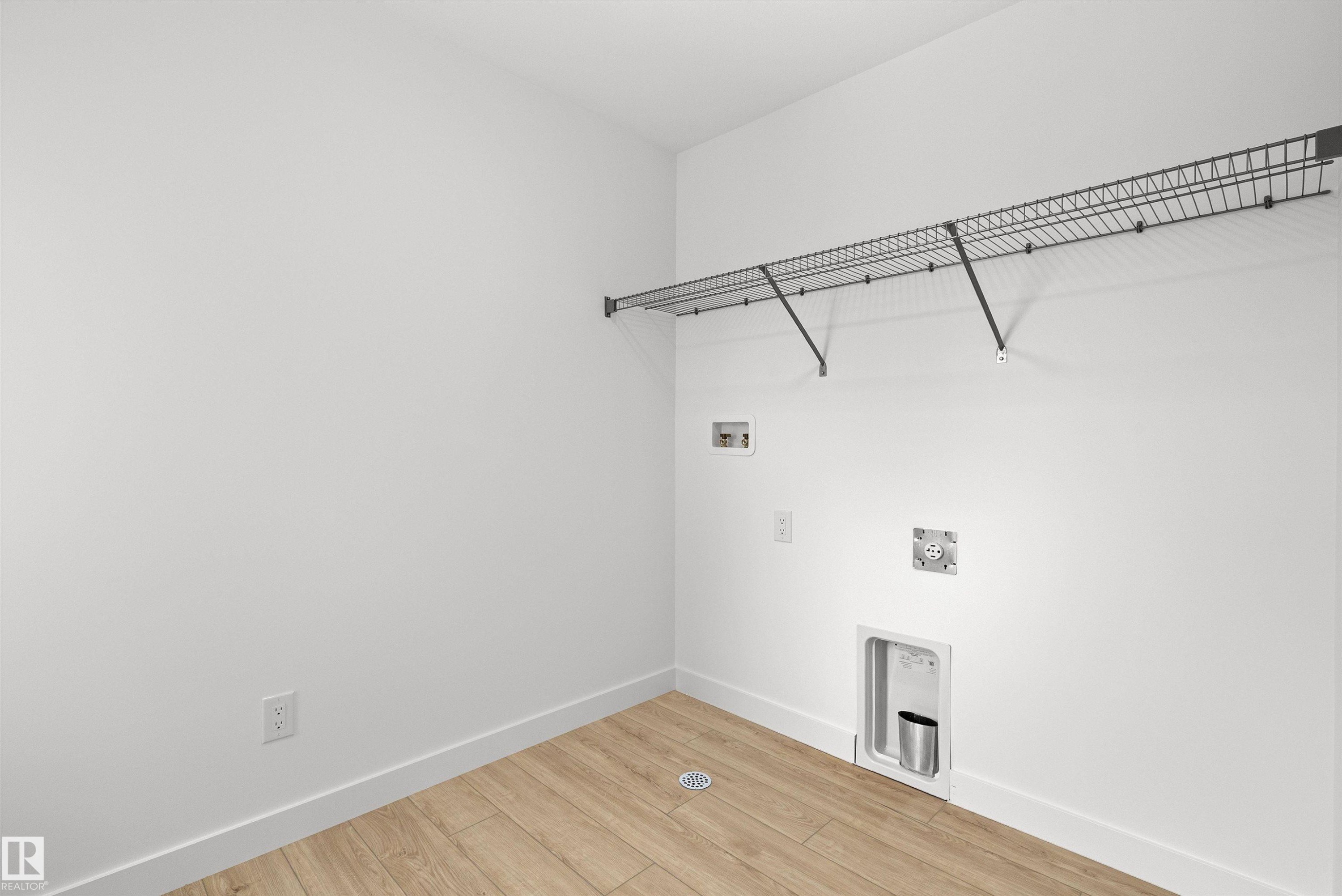 632 176 Avenue, Edmonton, AB - Indoor With Storage