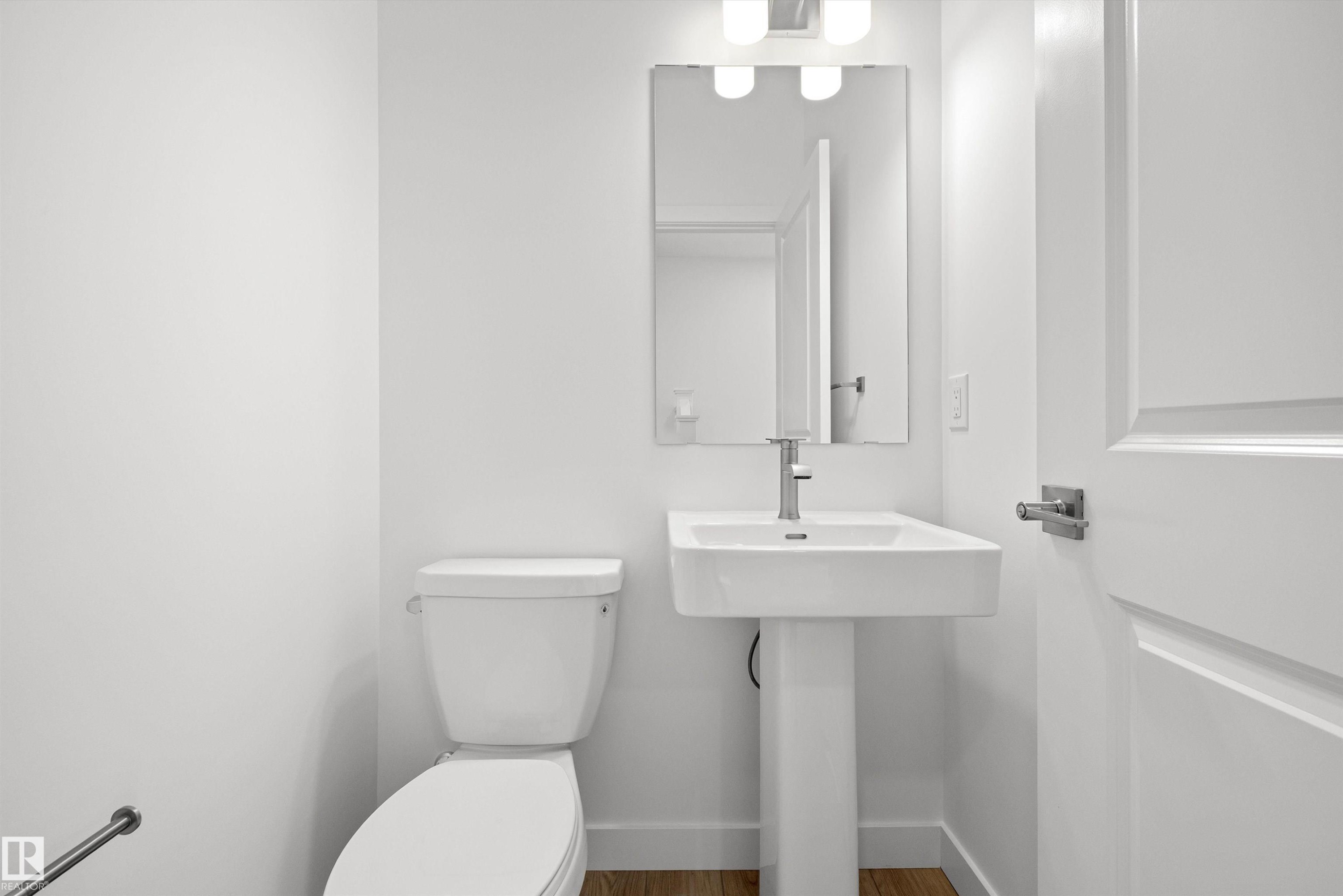 632 176 Avenue, Edmonton, AB - Indoor Photo Showing Bathroom