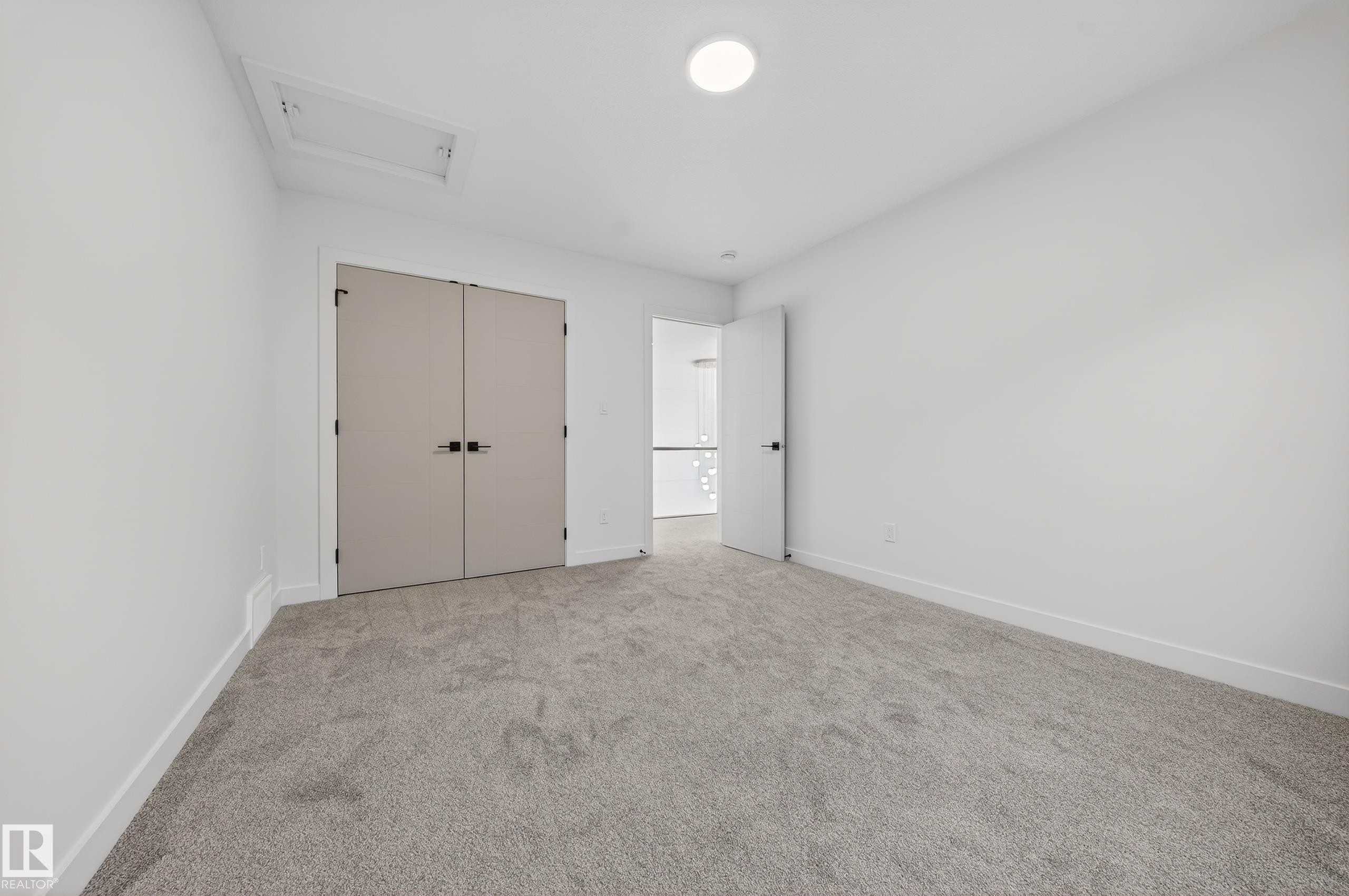 211 Paterson Link, Edmonton, AB - Indoor Photo Showing Other Room